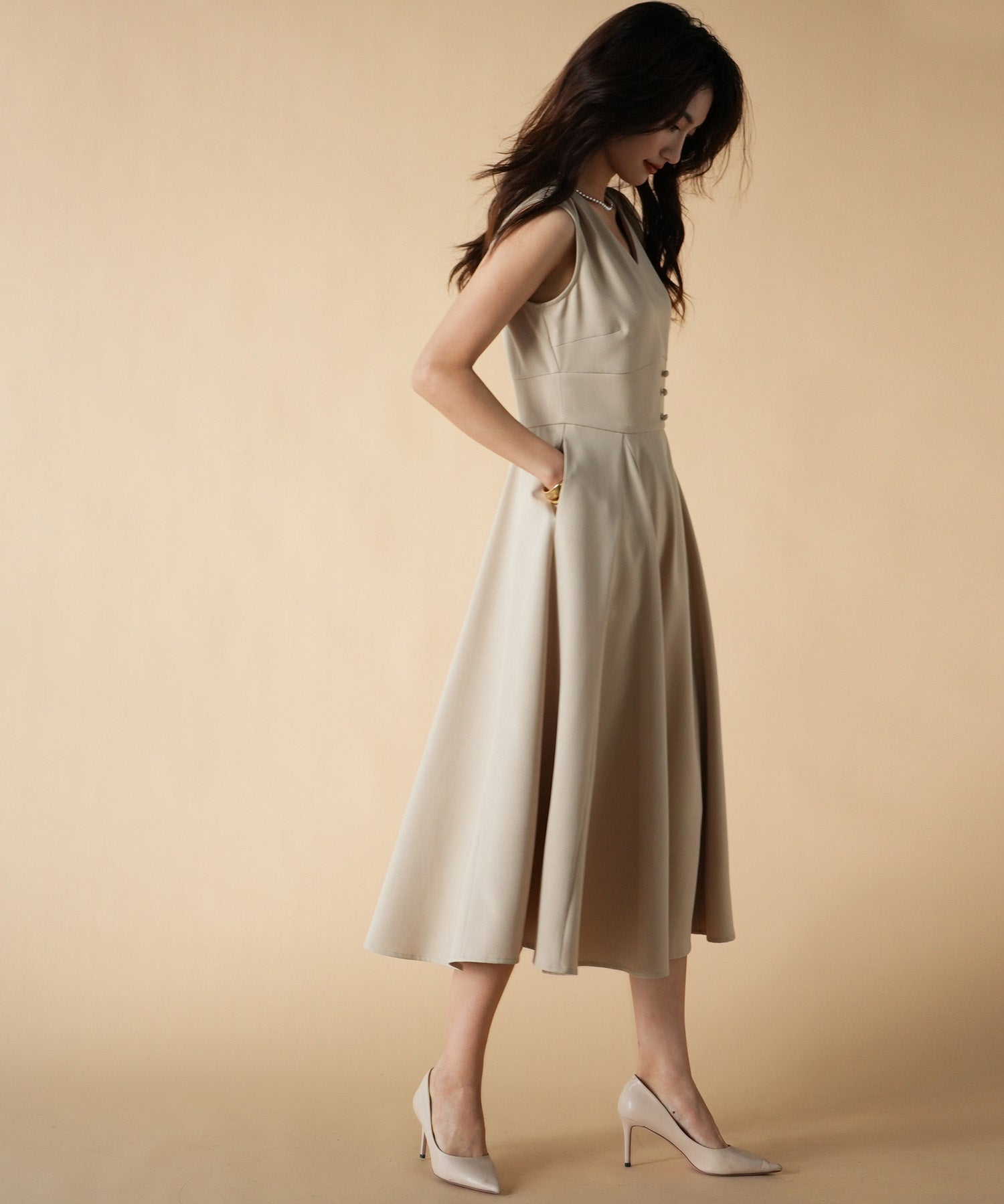 Vネックフレアロング丈ワンピースsdp0064 ベージュ