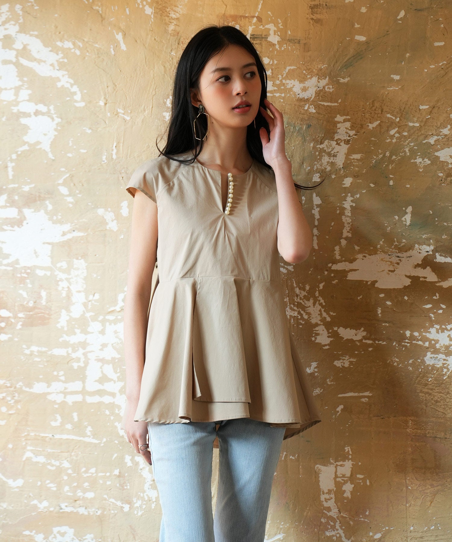 パール付きキーネックペプラムブラウスsdp0076 ベージュ