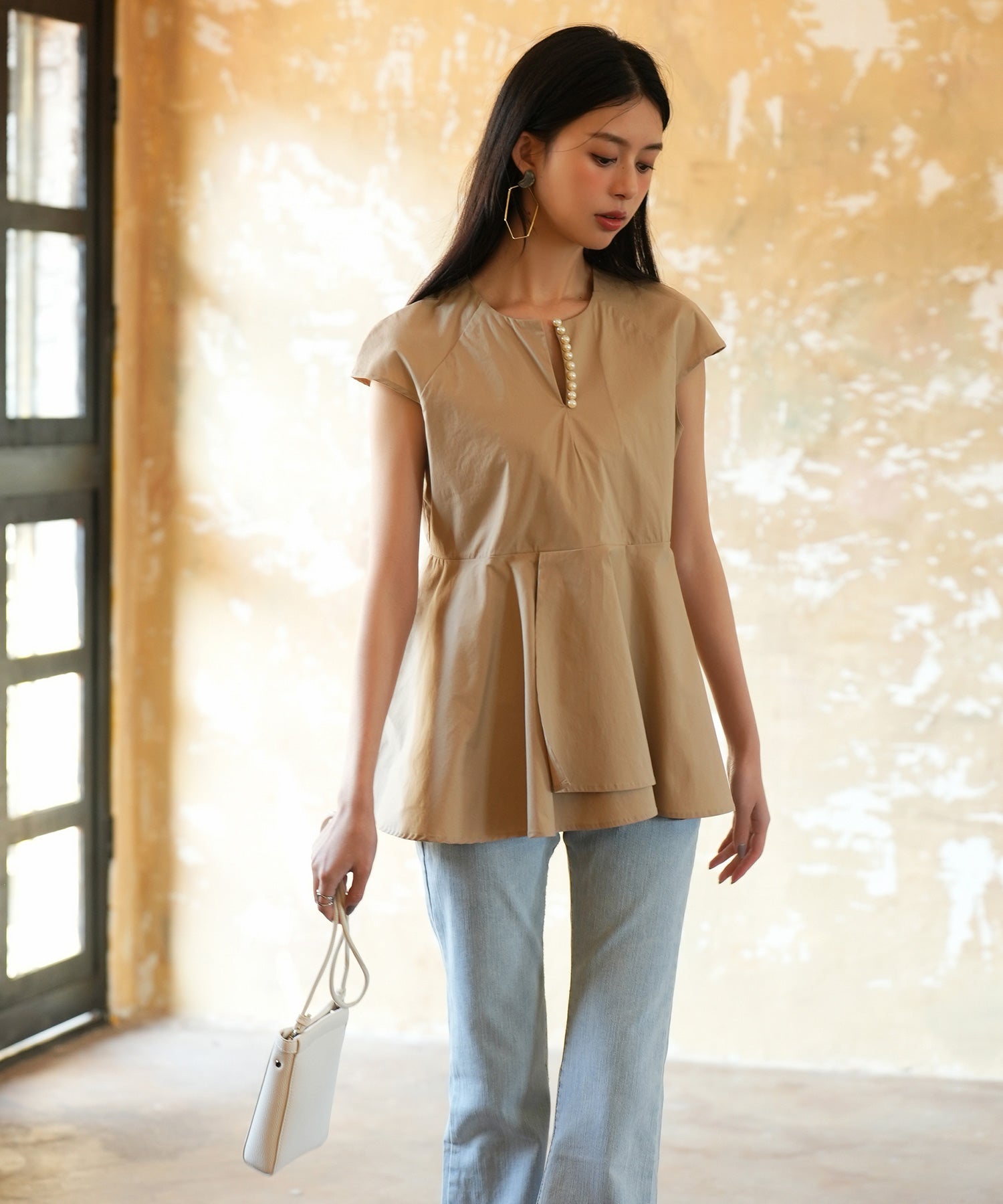 パール付きキーネックペプラムブラウスsdp0076 ベージュ