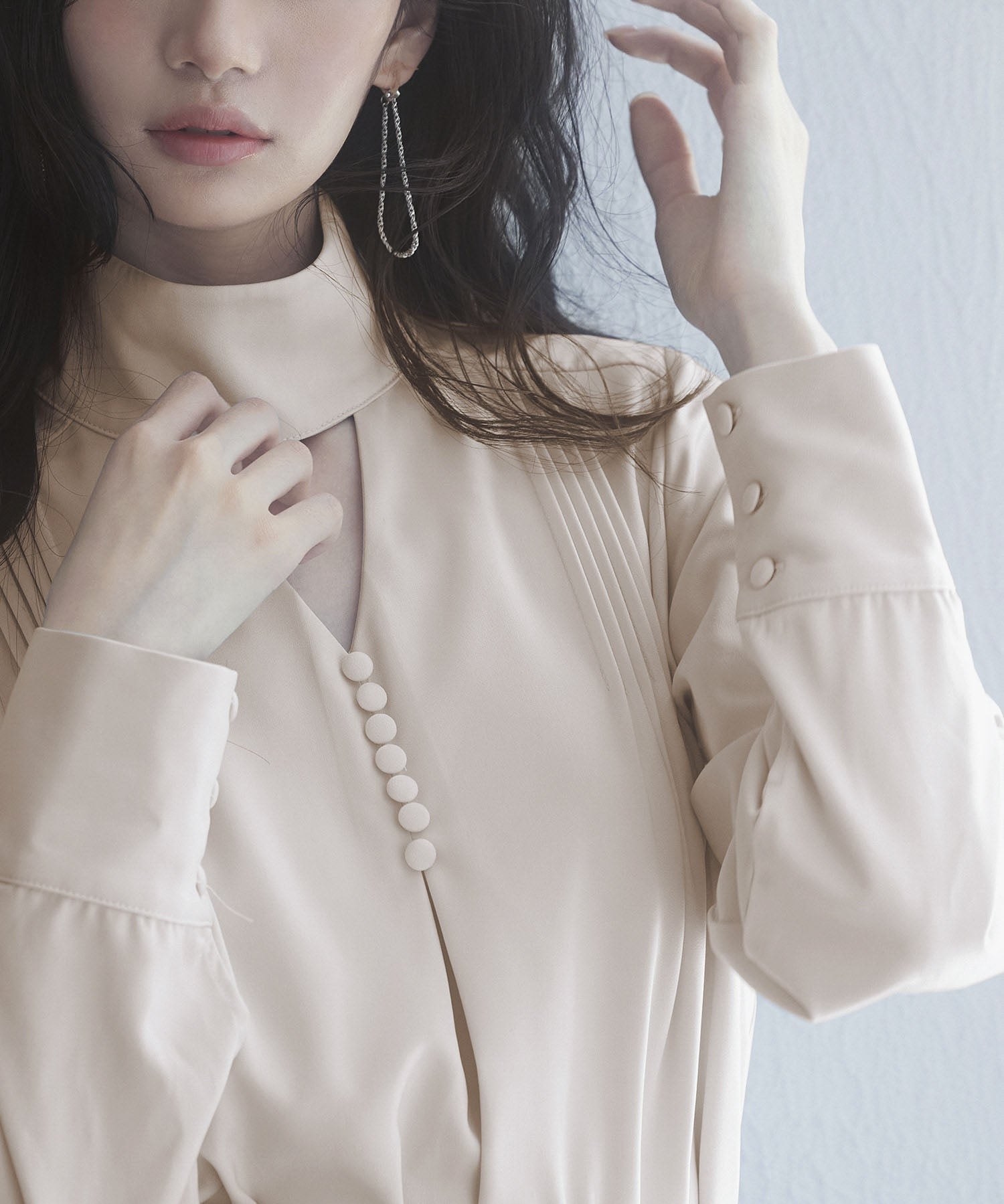 チョーカーネック長袖ブラウスsdp0130 アイボリー