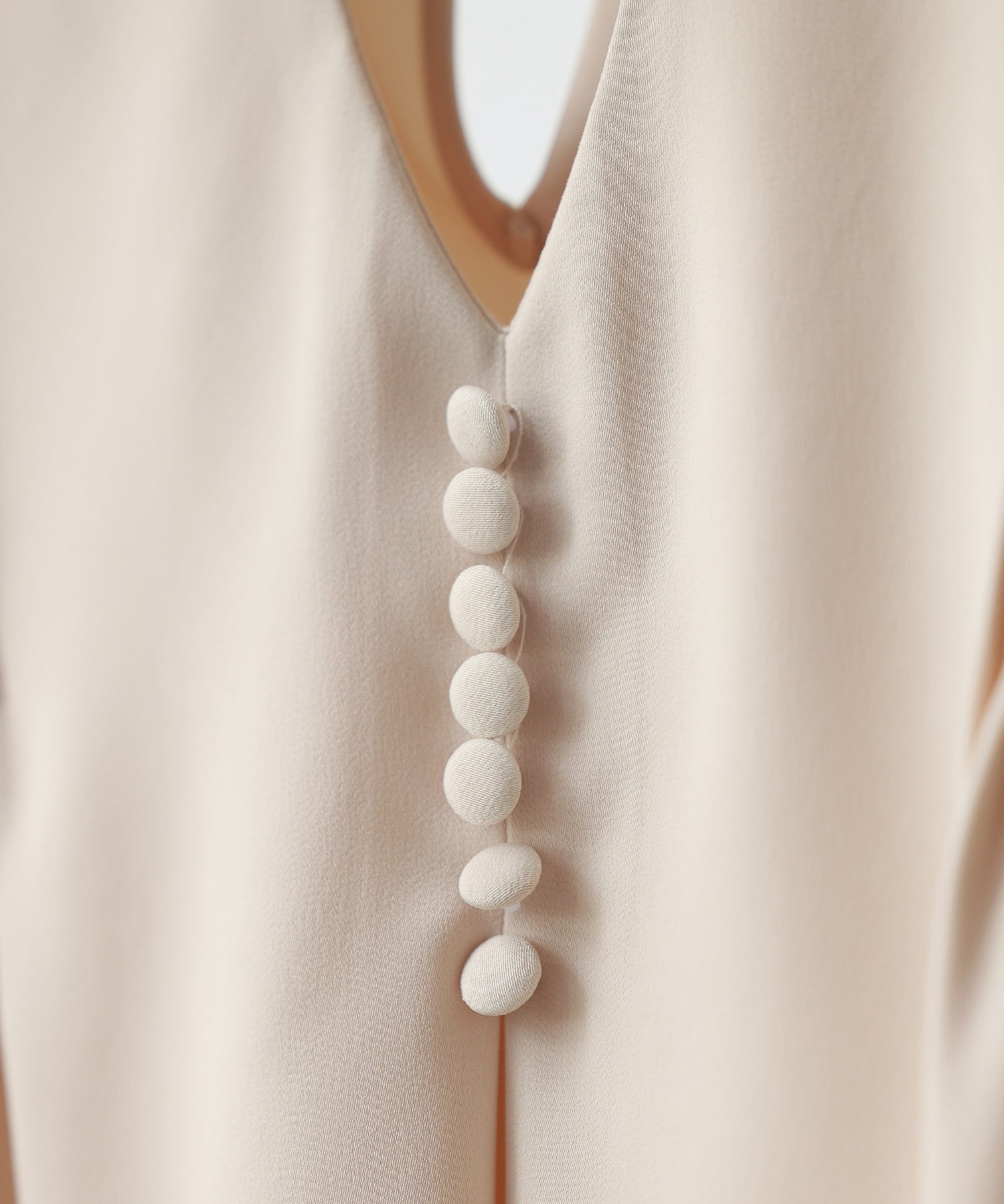 チョーカーネック長袖ブラウスsdp0130 アイボリー