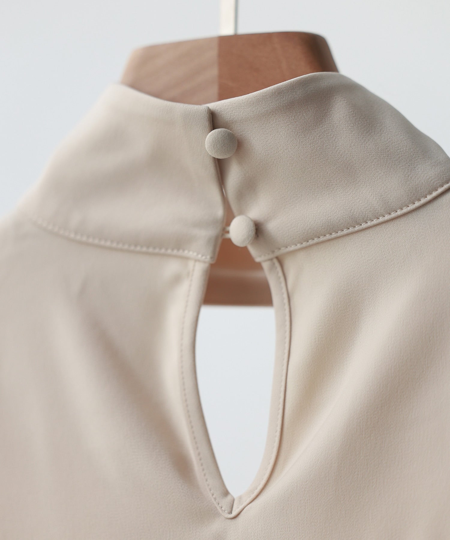 チョーカーネック長袖ブラウスsdp0130 アイボリー