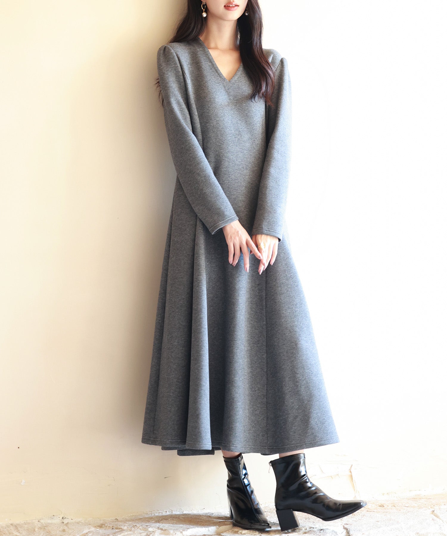 ポンチ素材Vネックゴアードワンピースsdp0177 チャコール