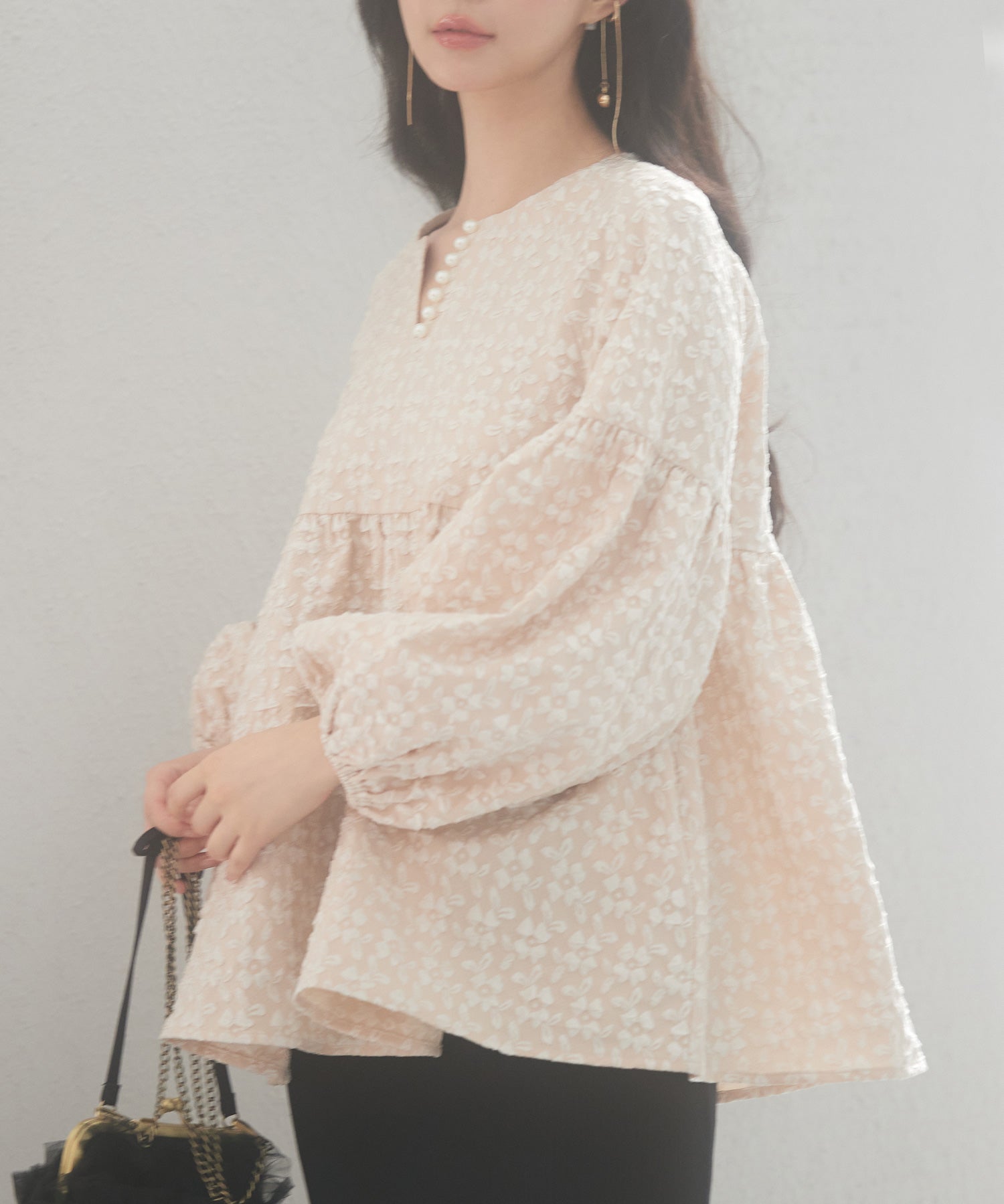 パール付きキーネックふんわりブラウスsdp0220 ベージュ