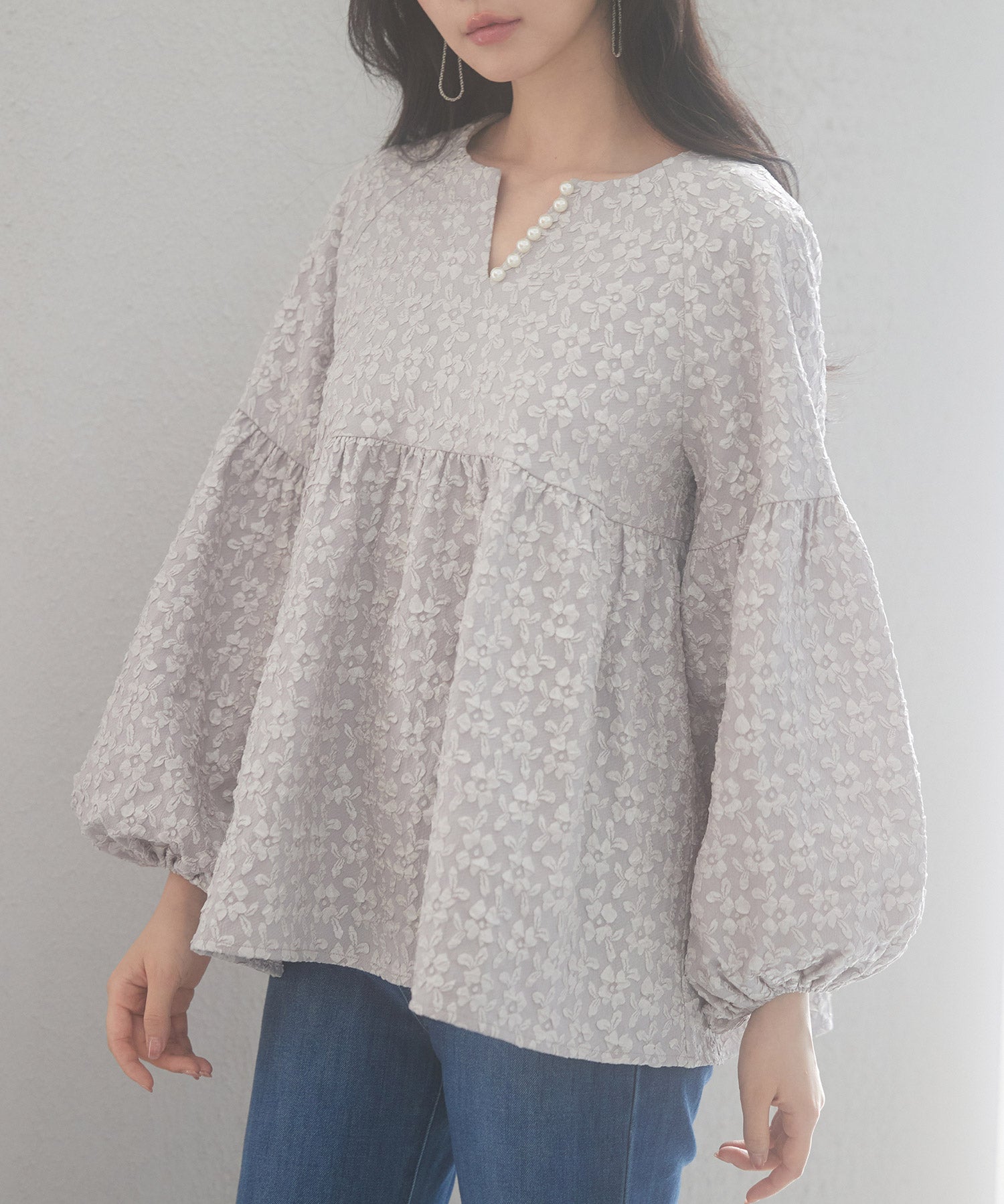 パール付きキーネックふんわりブラウスsdp0220 グレー