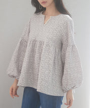 パール付きキーネックふんわりブラウスsdp0220 グレー