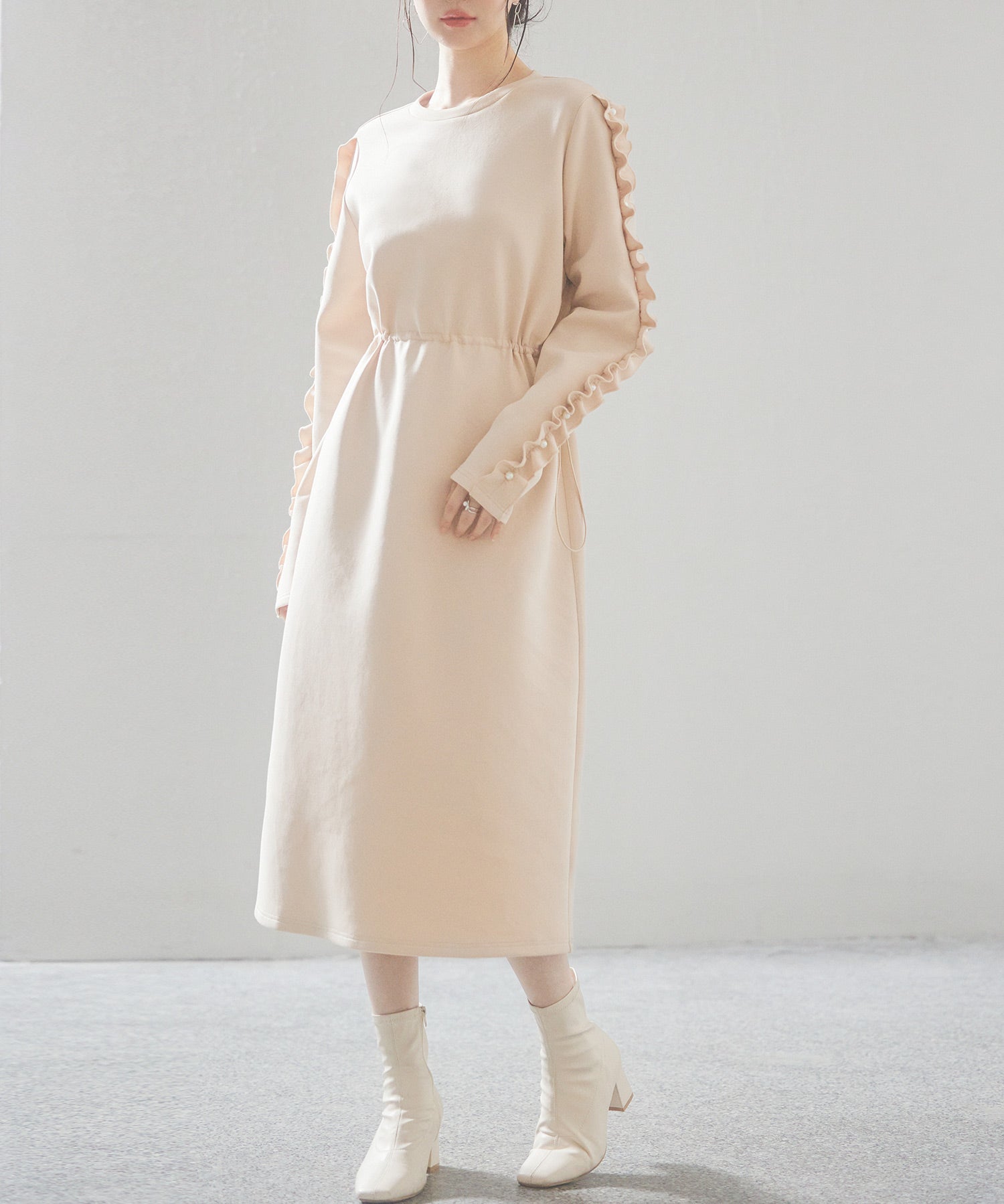 フリルとパールスリーブポンチ素材ワンピースsdp0228 ベージュ