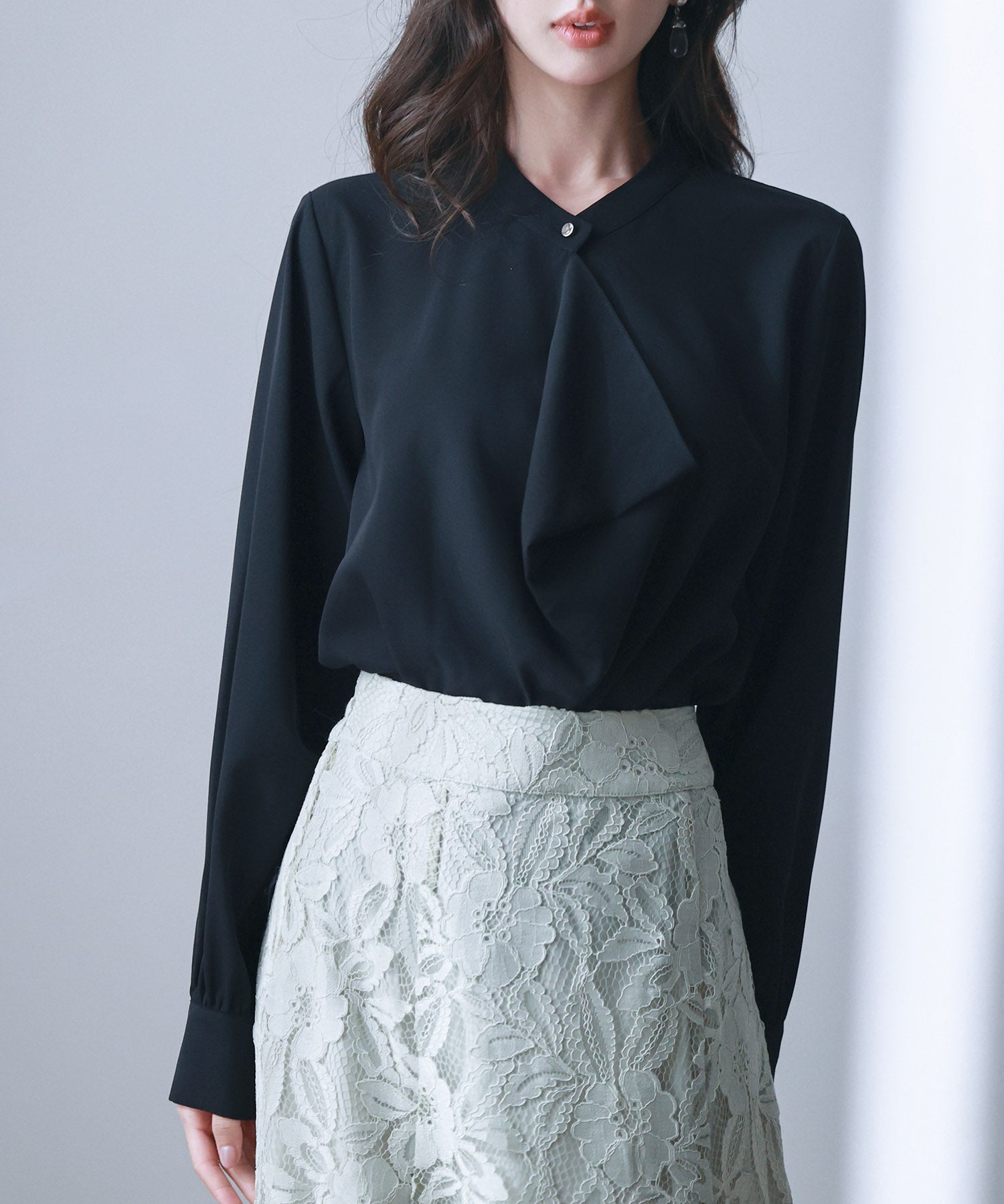とろみ生地フリル金ボタンブラウスsdp0249 ブラック