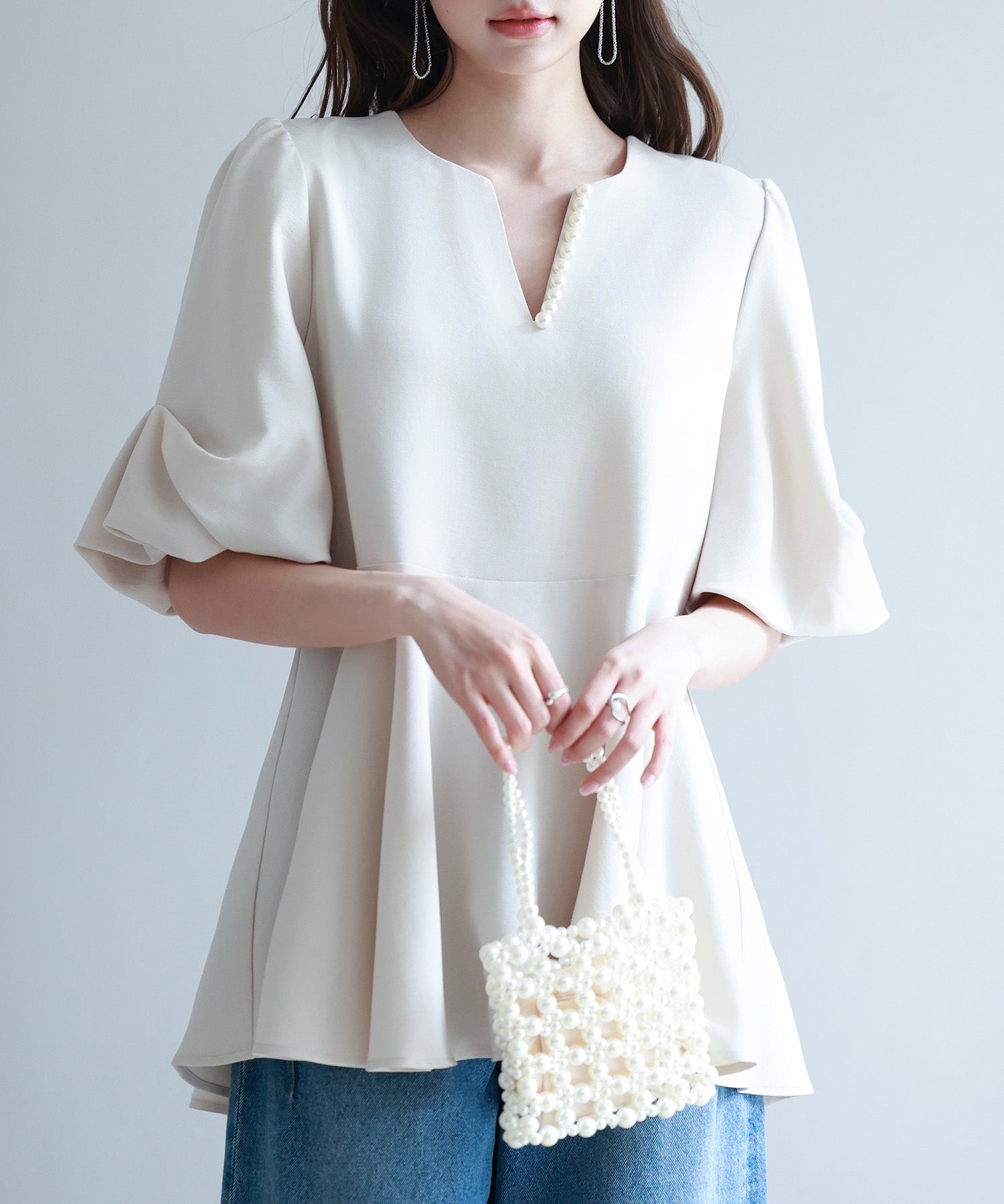 パール付きキーネックブラウスsdp0275 ベージュ