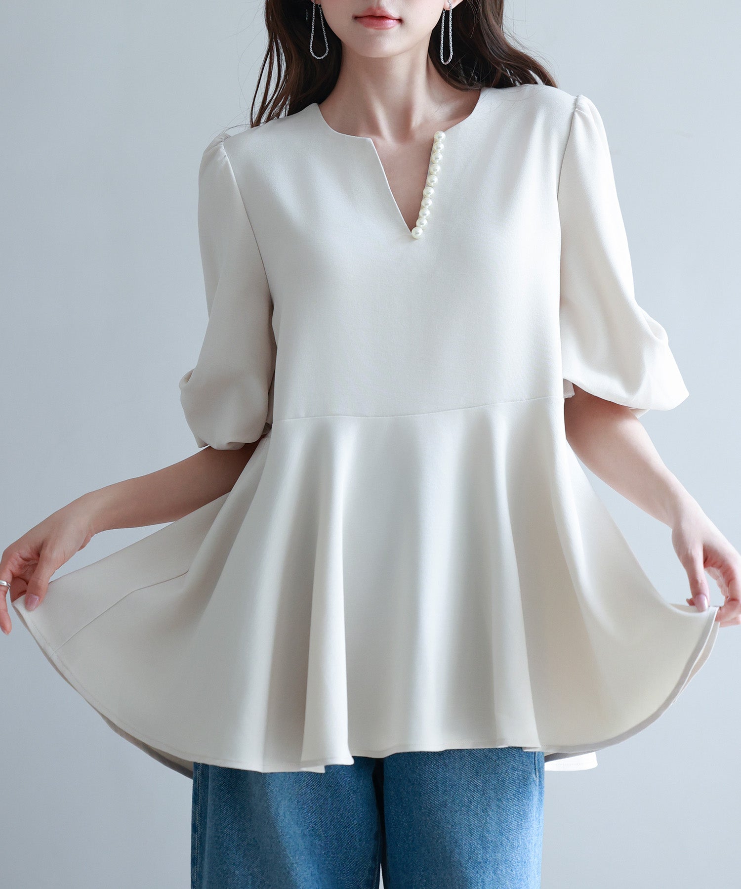 パール付きキーネックブラウスsdp0275 ベージュ