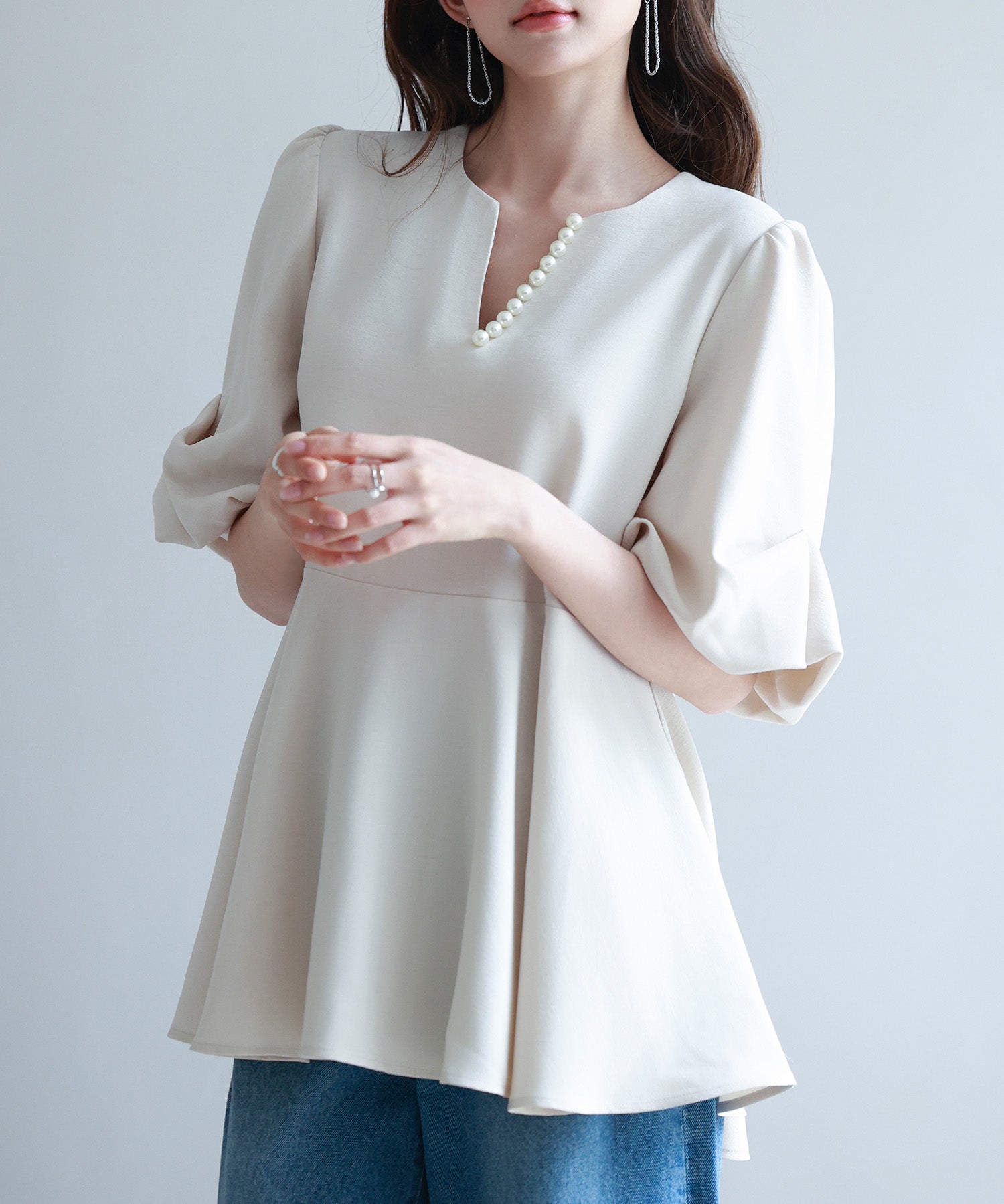 パール付きキーネックブラウスsdp0275 ベージュ