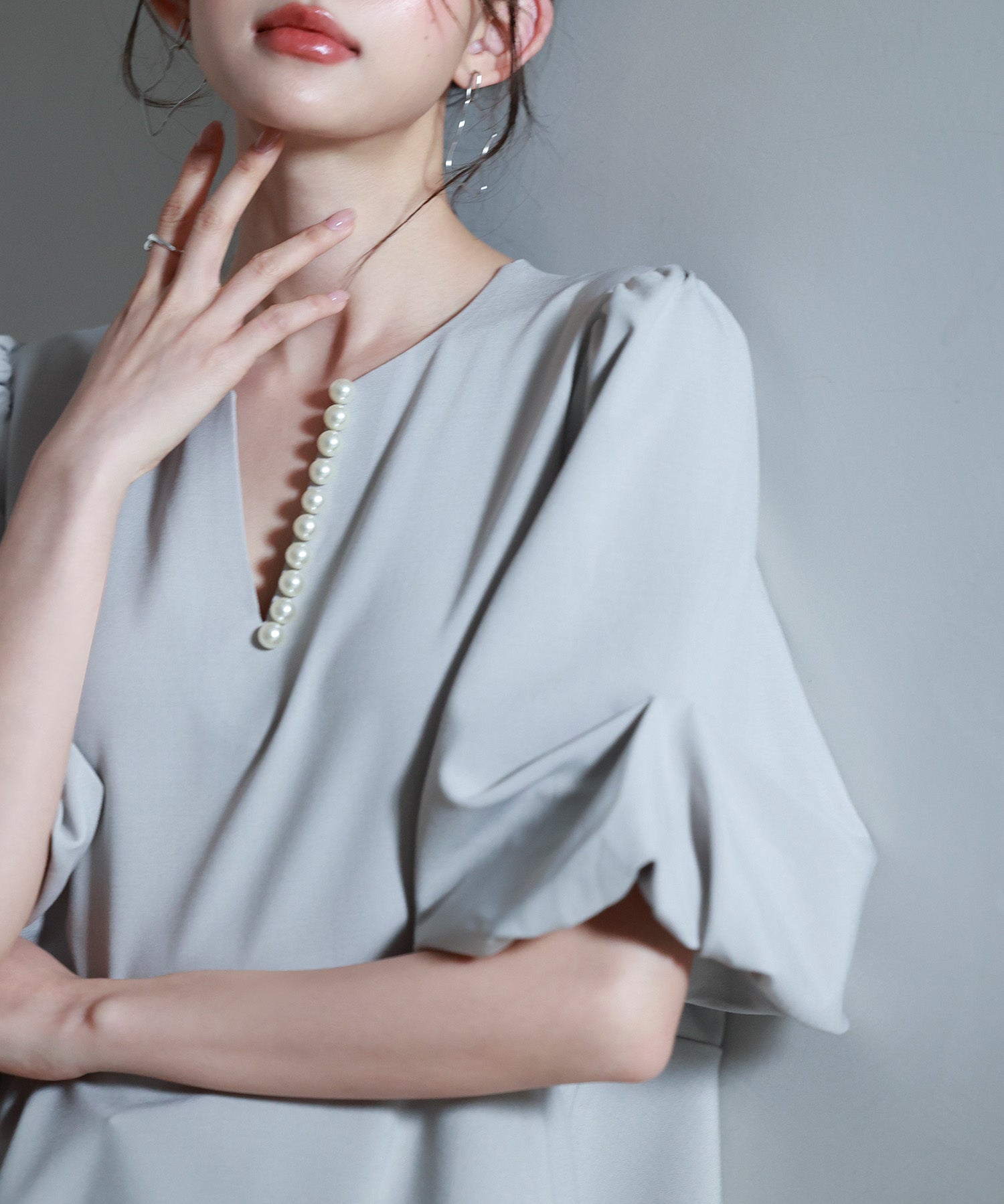 パール付きキーネックブラウスsdp0275 グレー
