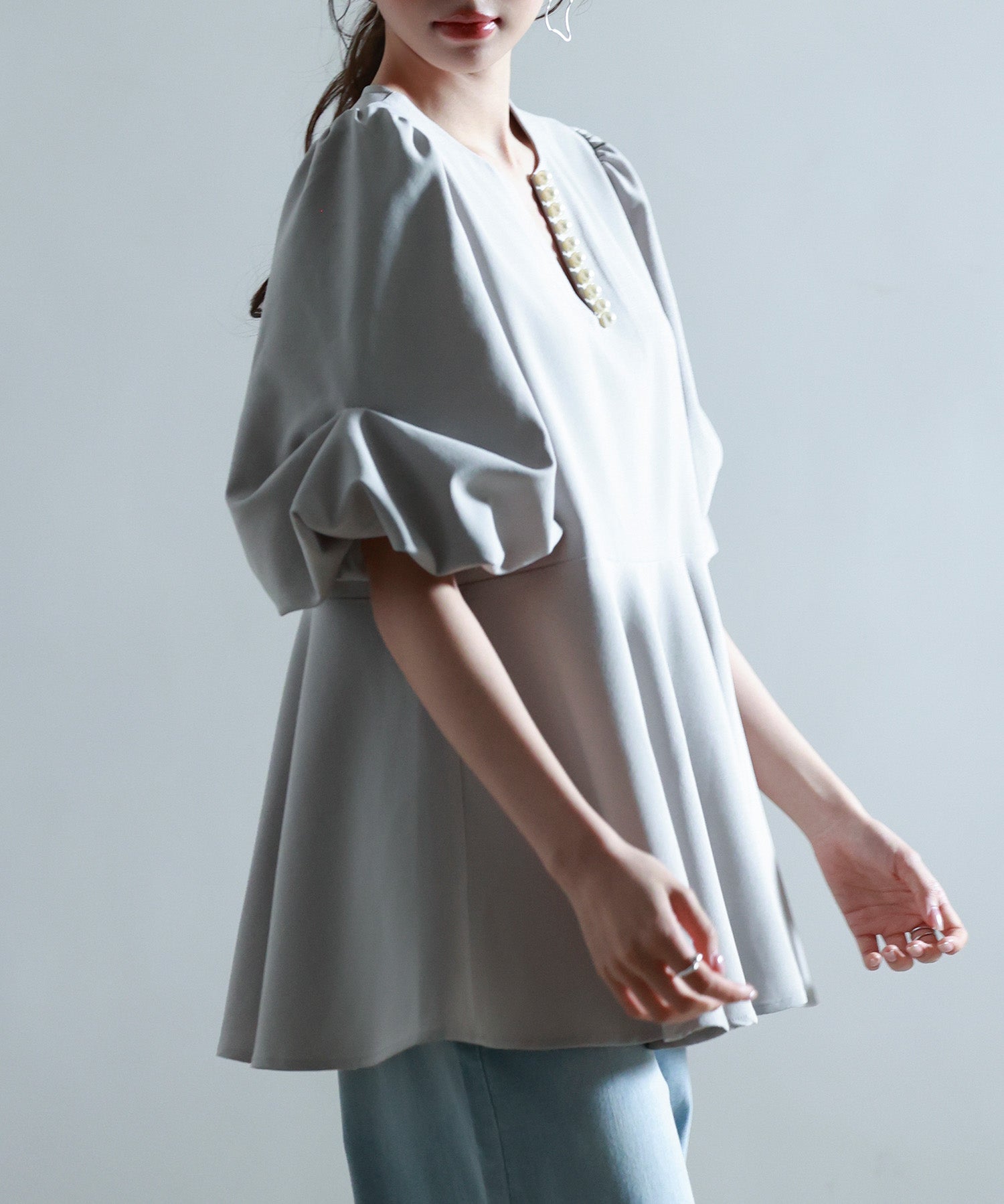 パール付きキーネックブラウスsdp0275 グレー
