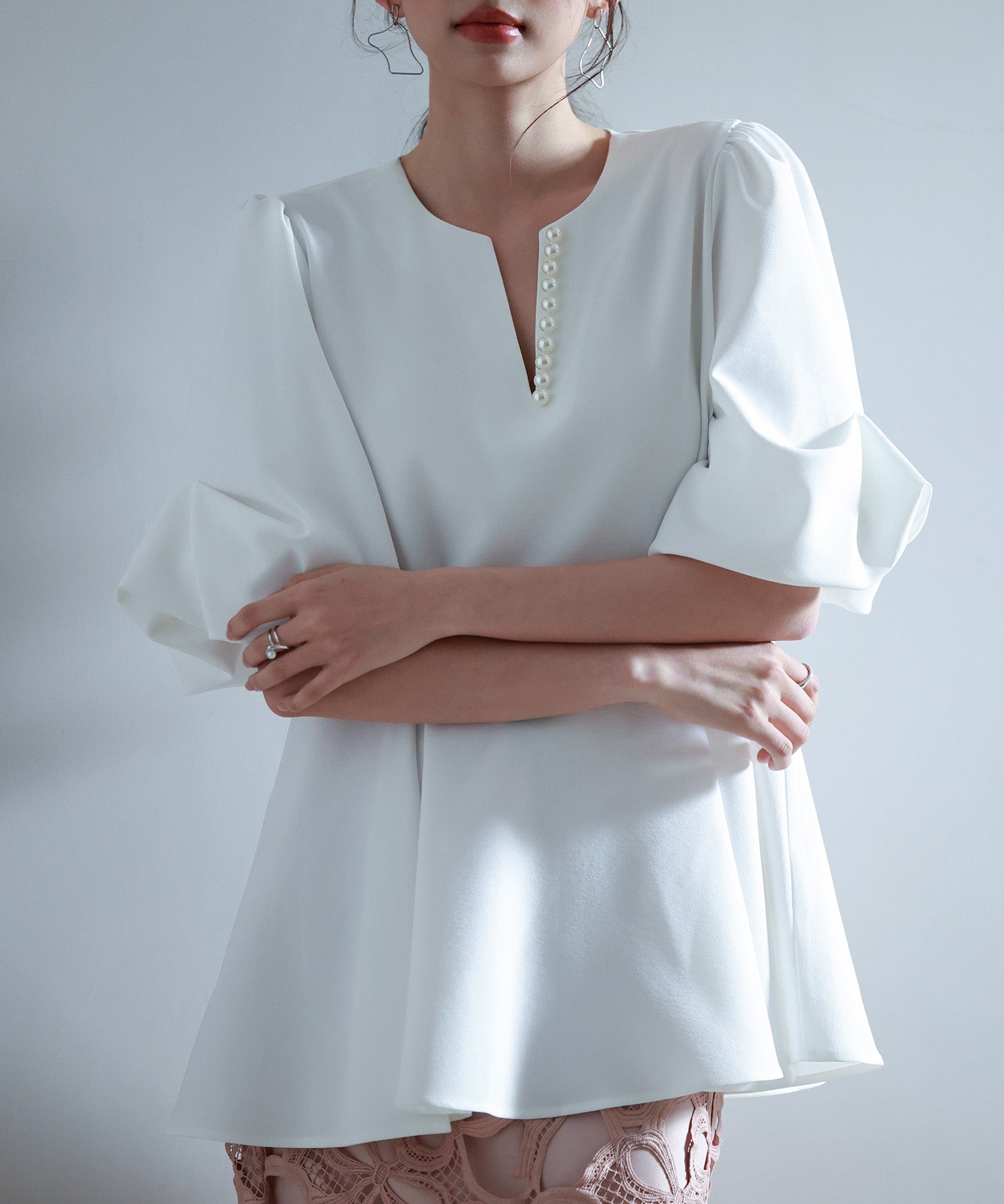 パール付きキーネックブラウスsdp0275 ホワイト