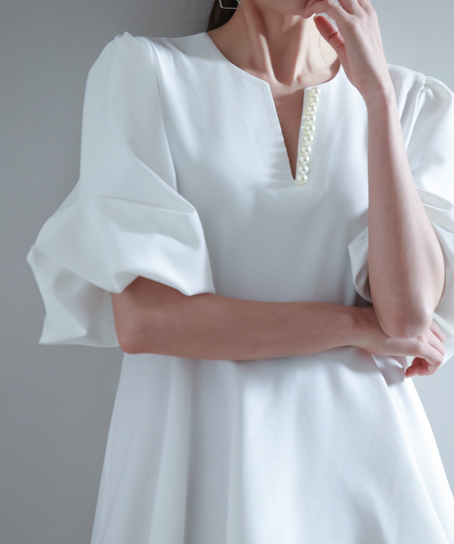 パール付きキーネックブラウスsdp0275 ホワイト