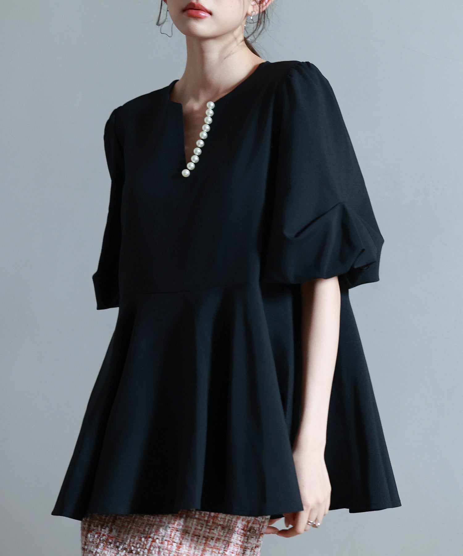 パール付きキーネックブラウスsdp0275 ブラック