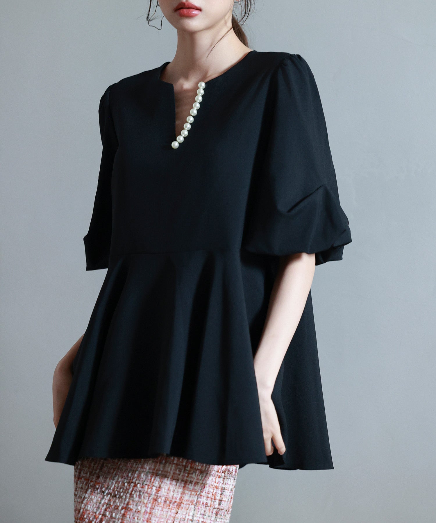 パール付きキーネックブラウスsdp0275 ブラック