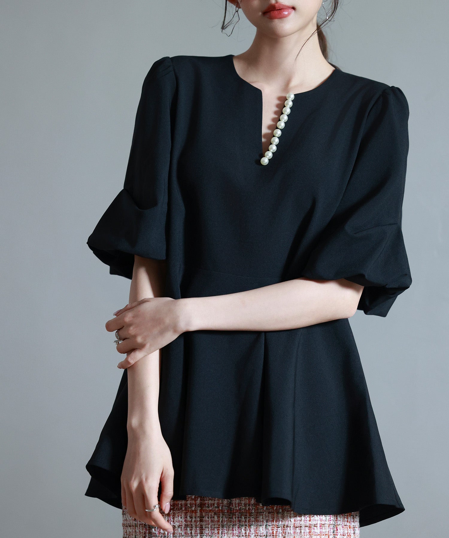 パール付きキーネックブラウスsdp0275 ブラック