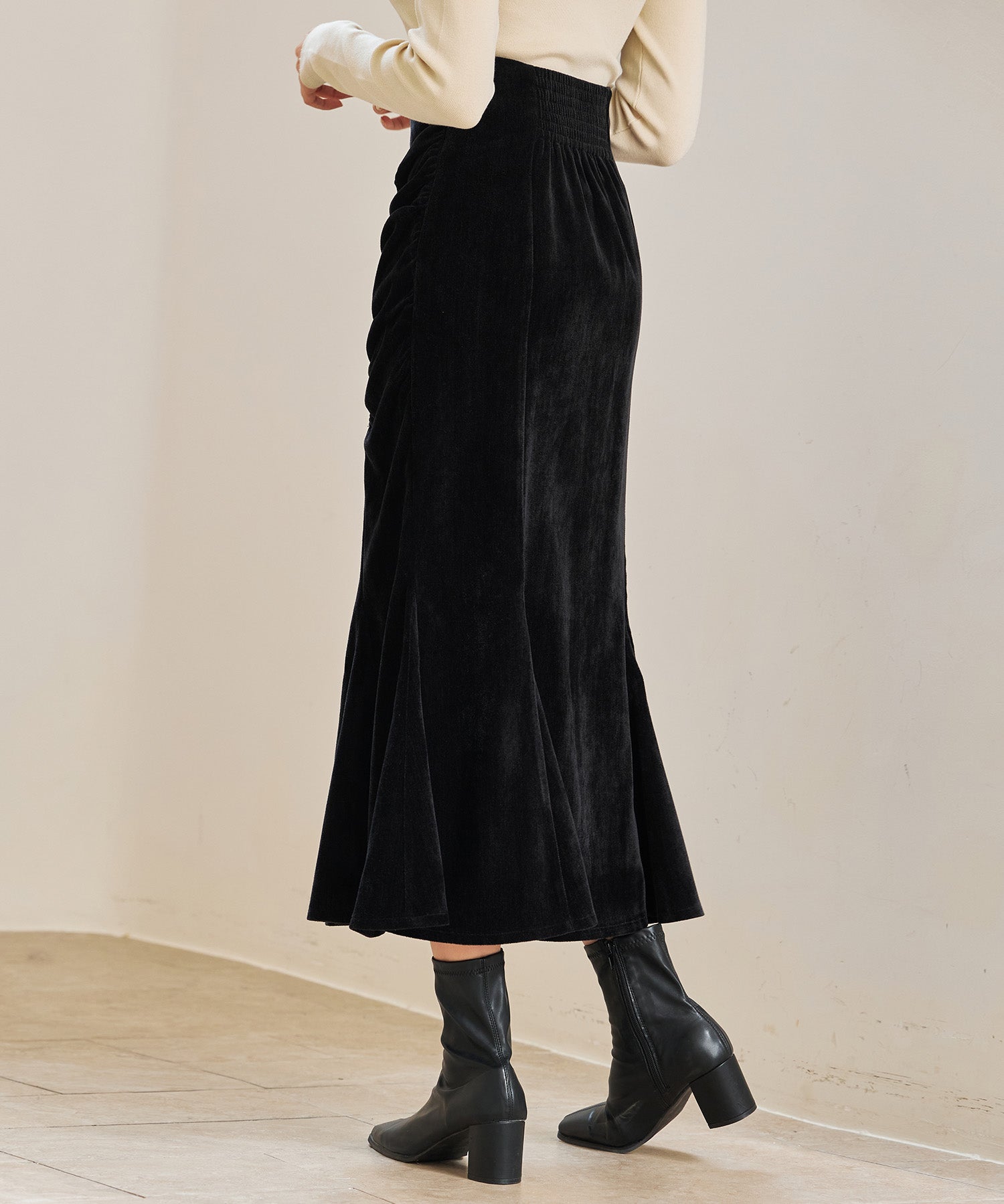 シャーリングハイウエストマーメイドスカート
sdp0321 ブラック