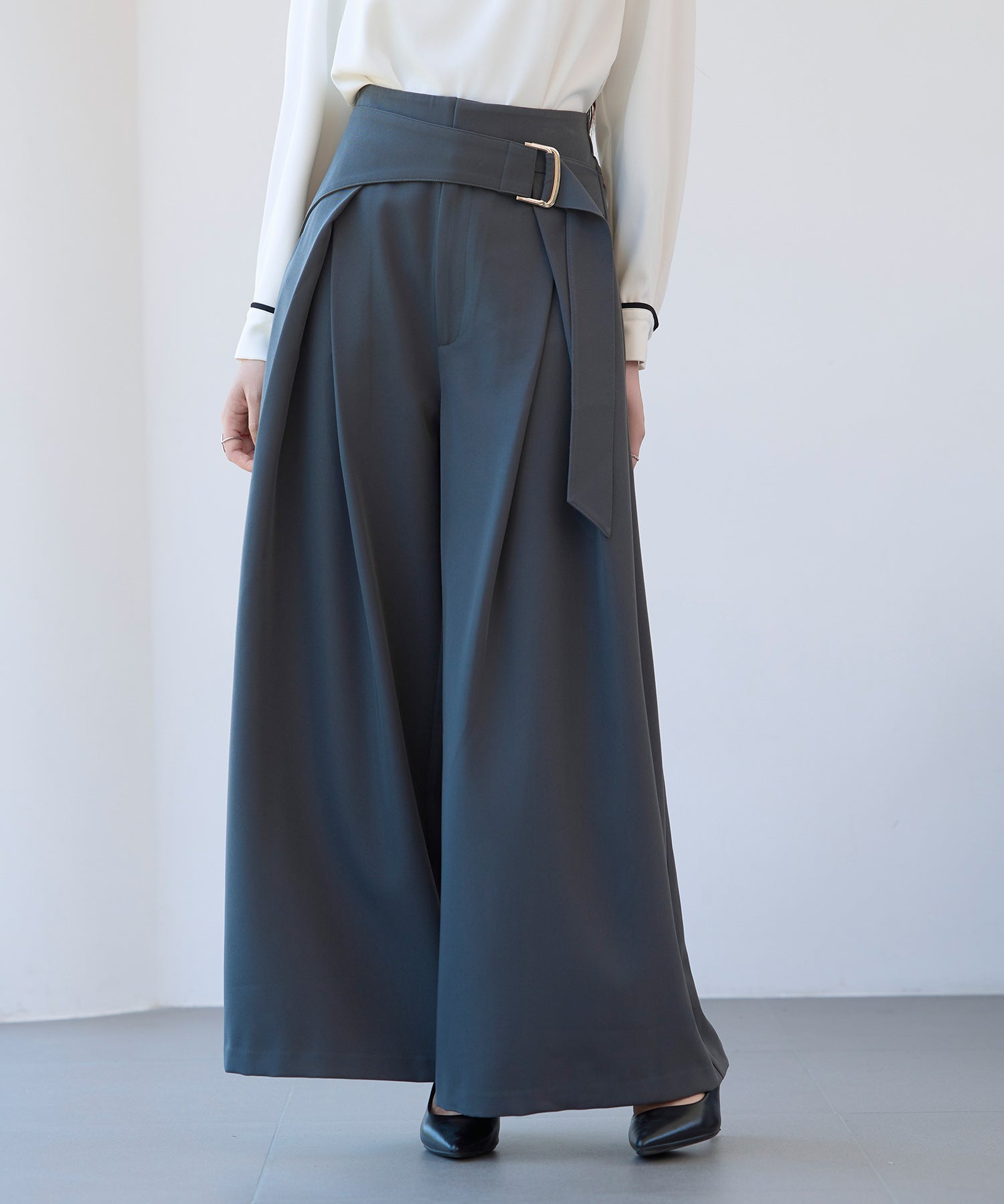 太めの飾りベルトワイドスラックスパンツsdp0322-102-365
