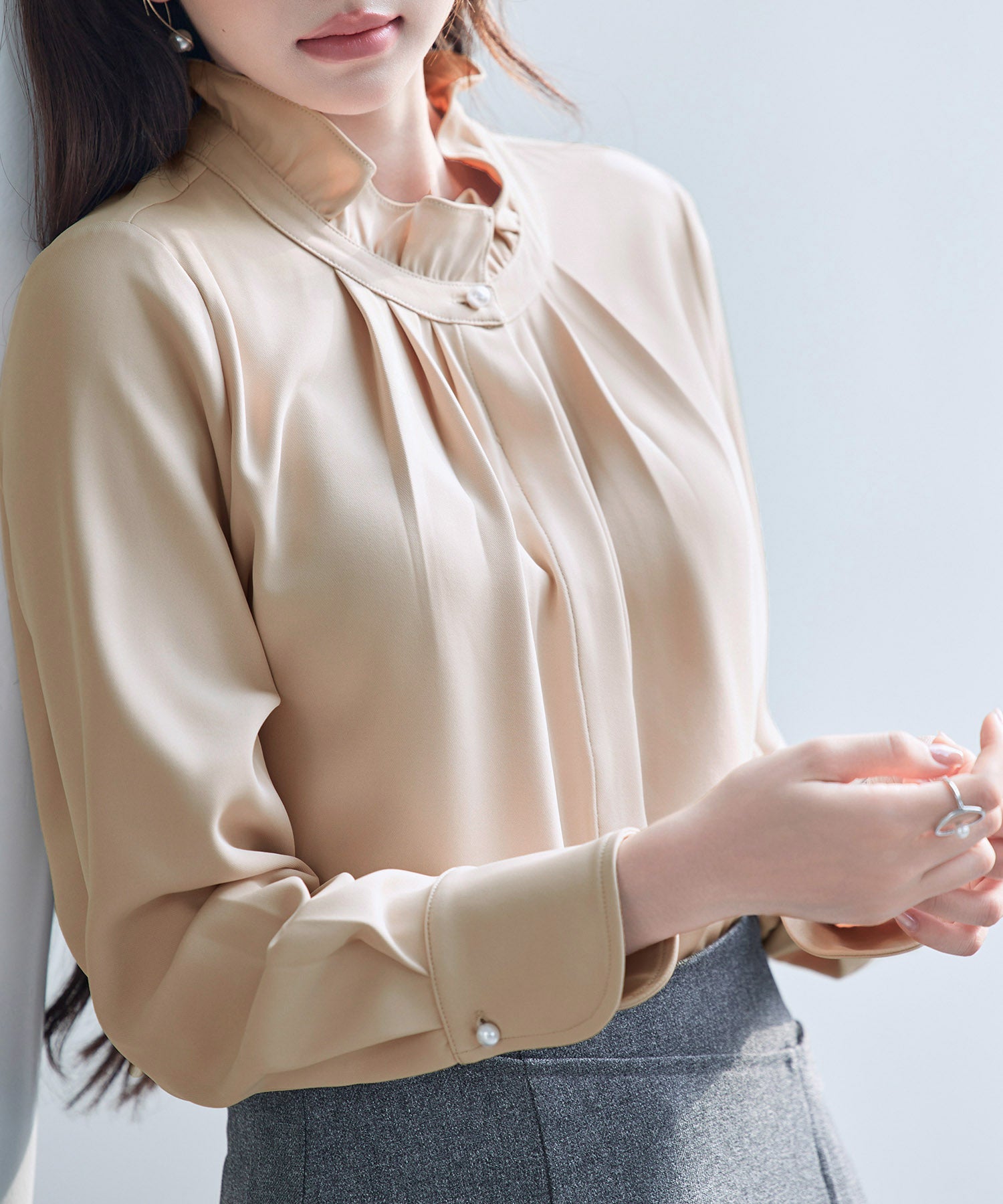 ギャザーたっぷりのフェミニンなバルカンブラウスsdp0338 ベージュ