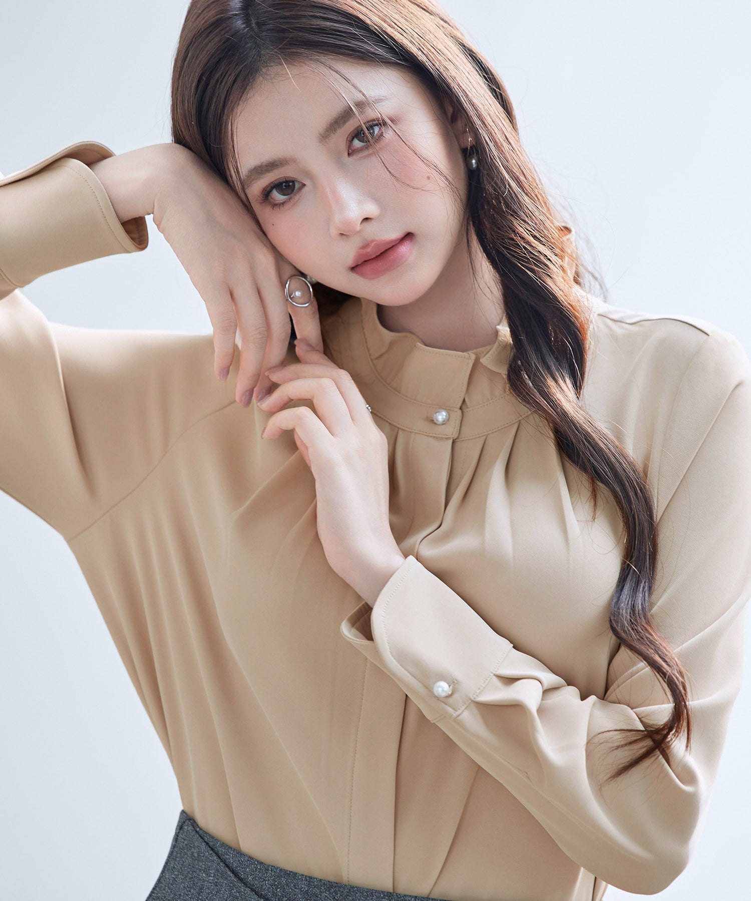 ギャザーたっぷりのフェミニンなバルカンブラウスsdp0338 ベージュ