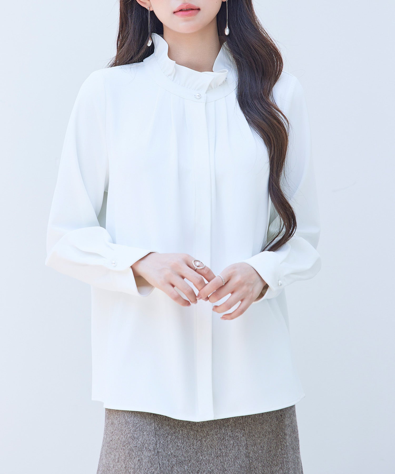 ギャザーたっぷりのフェミニンなバルカンブラウスsdp0338-102-1