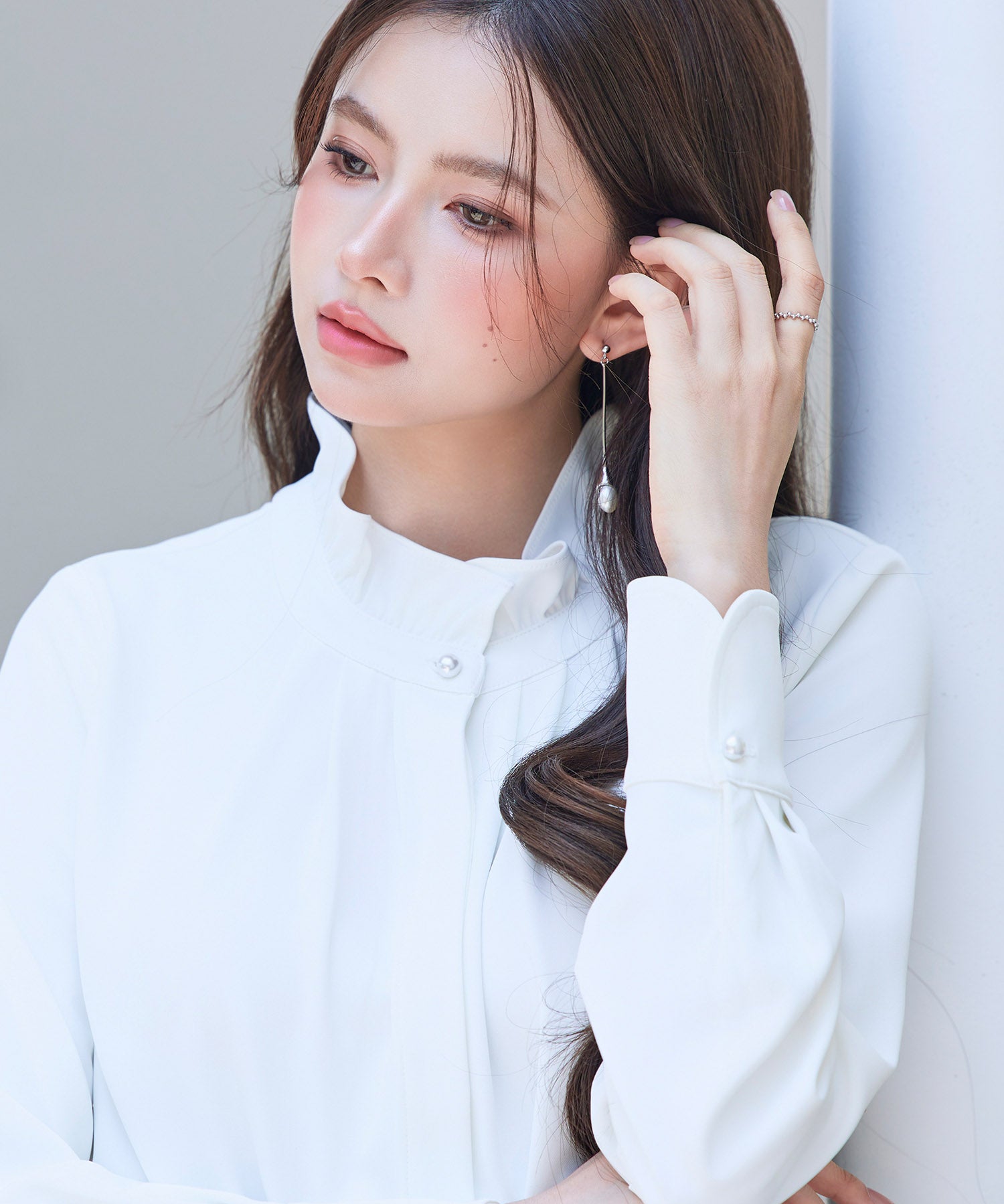 ギャザーたっぷりのフェミニンなバルカンブラウスsdp0338 ホワイト