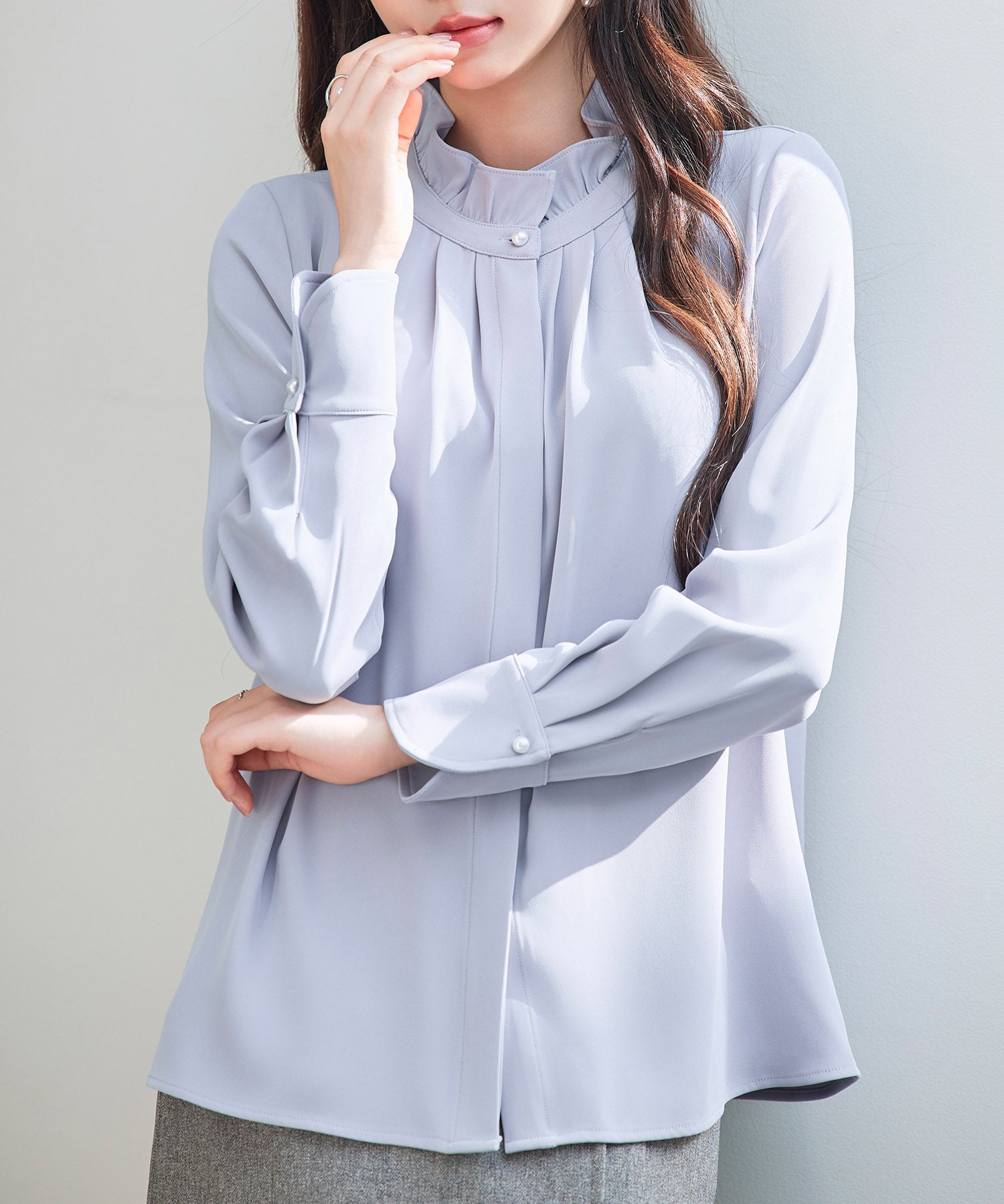 ギャザーたっぷりのフェミニンなバルカンブラウスsdp0338-102-72