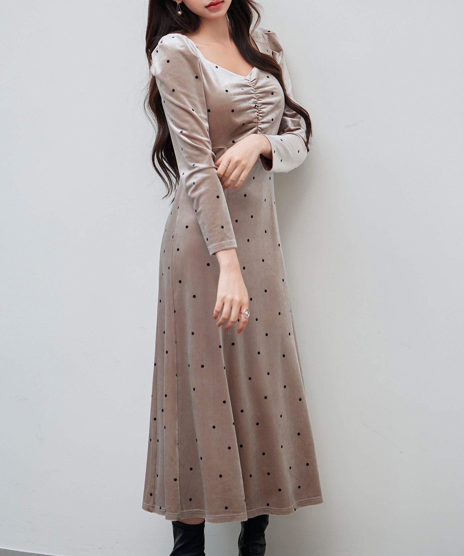 ドットプリントベロアロングワンピースsdp0340 ベージュ