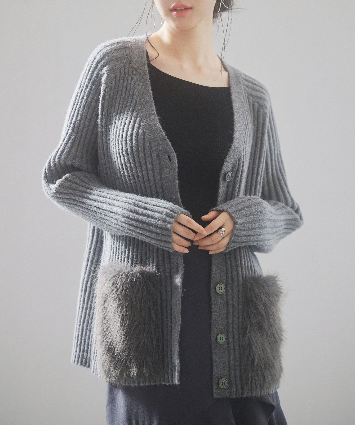 ファーポケットVネックニットカーディガンsdp8029-103-18