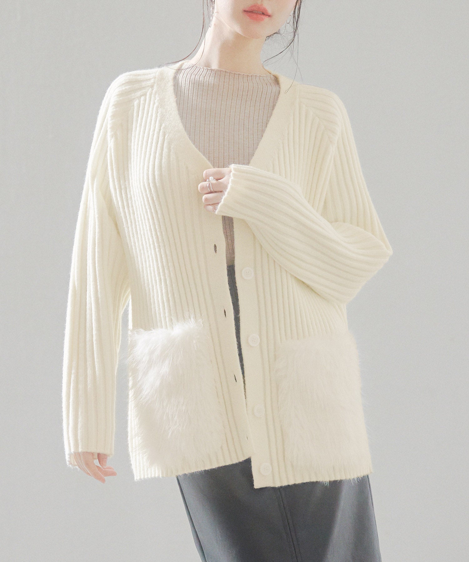 ファーポケットVネックニットカーディガンsdp8029 アイボリー