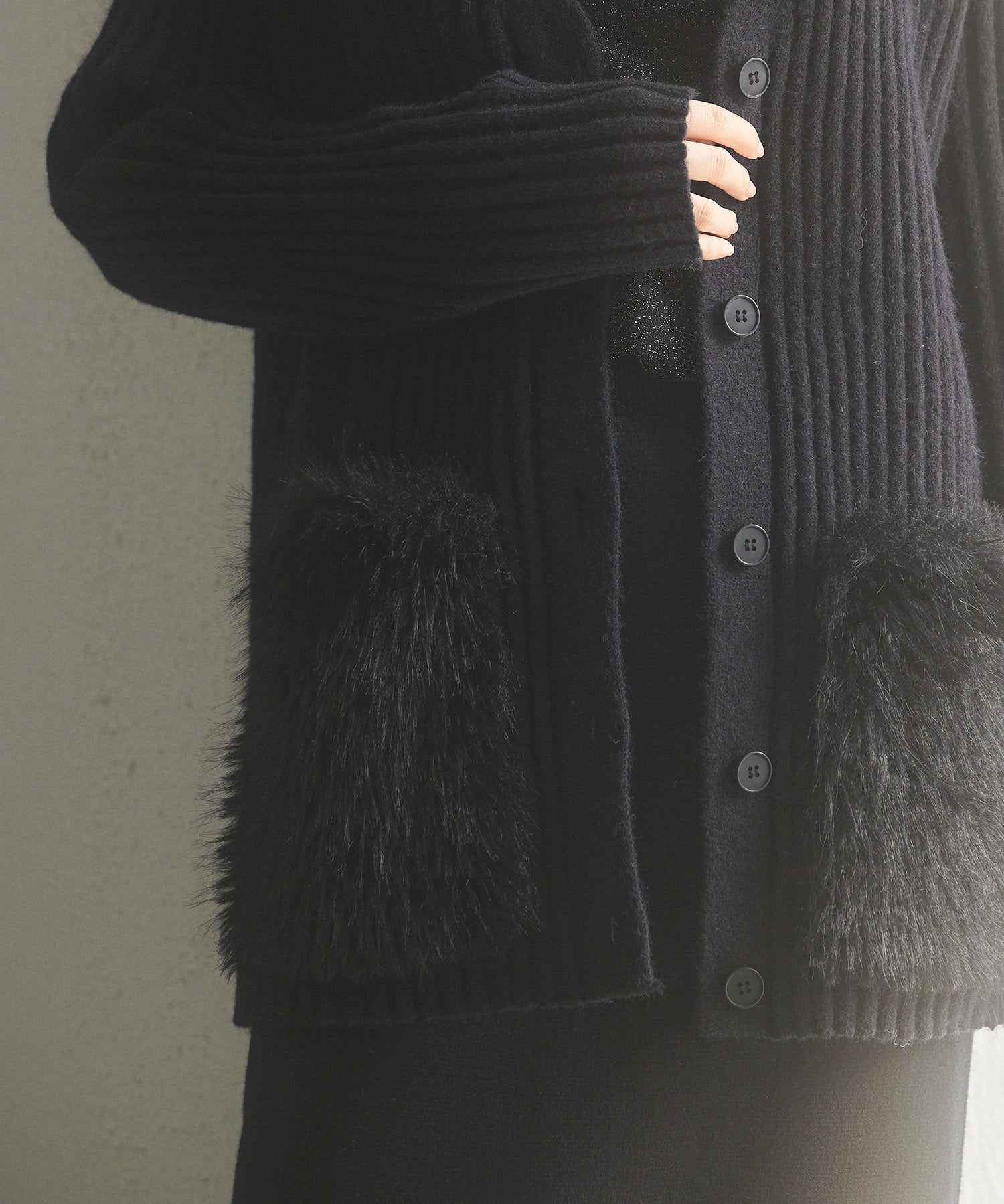 ファーポケットVネックニットカーディガンsdp8029 ブラック