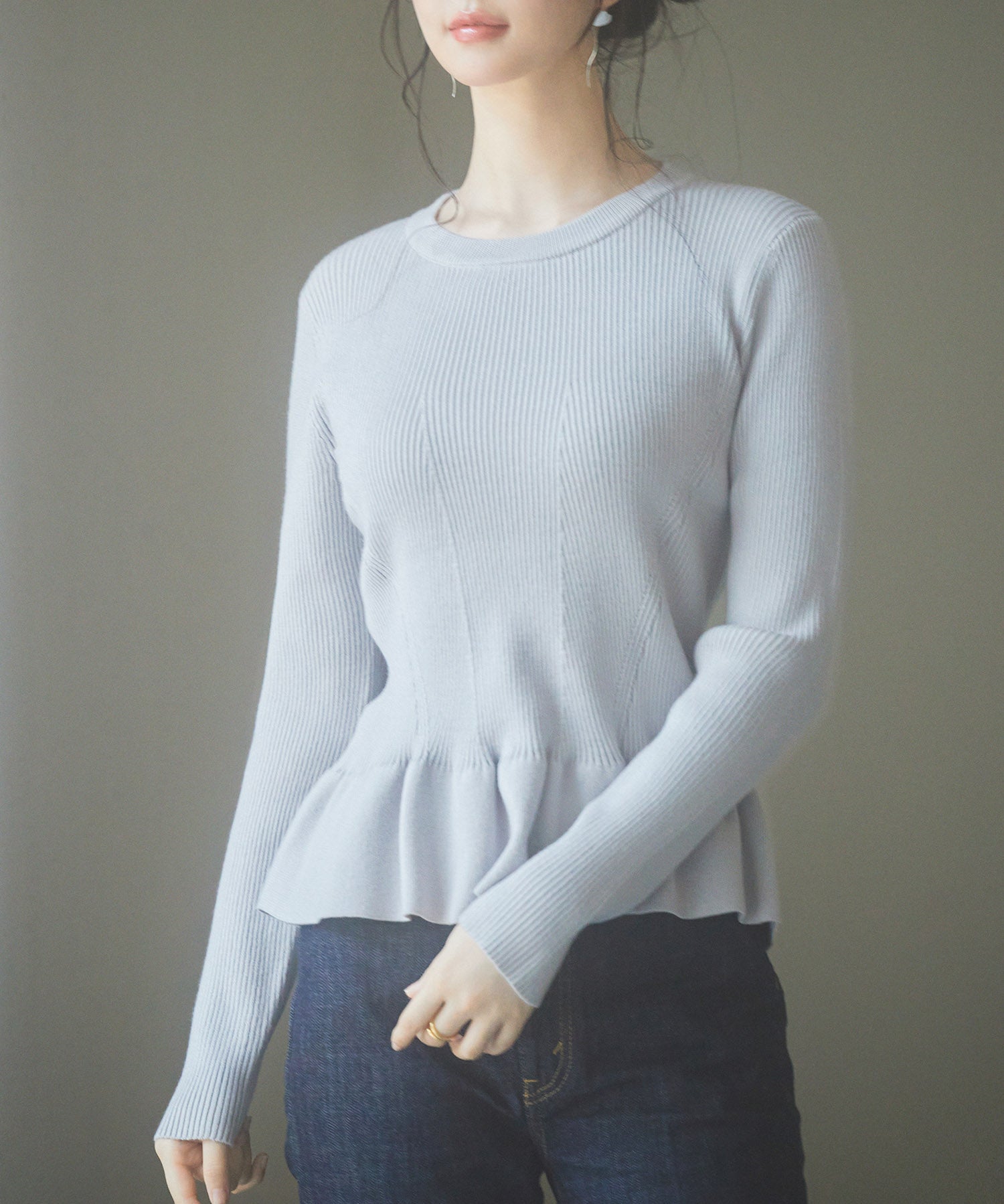 ぺプラム裾クルネックニットプルオーバーsdp8036 グレー