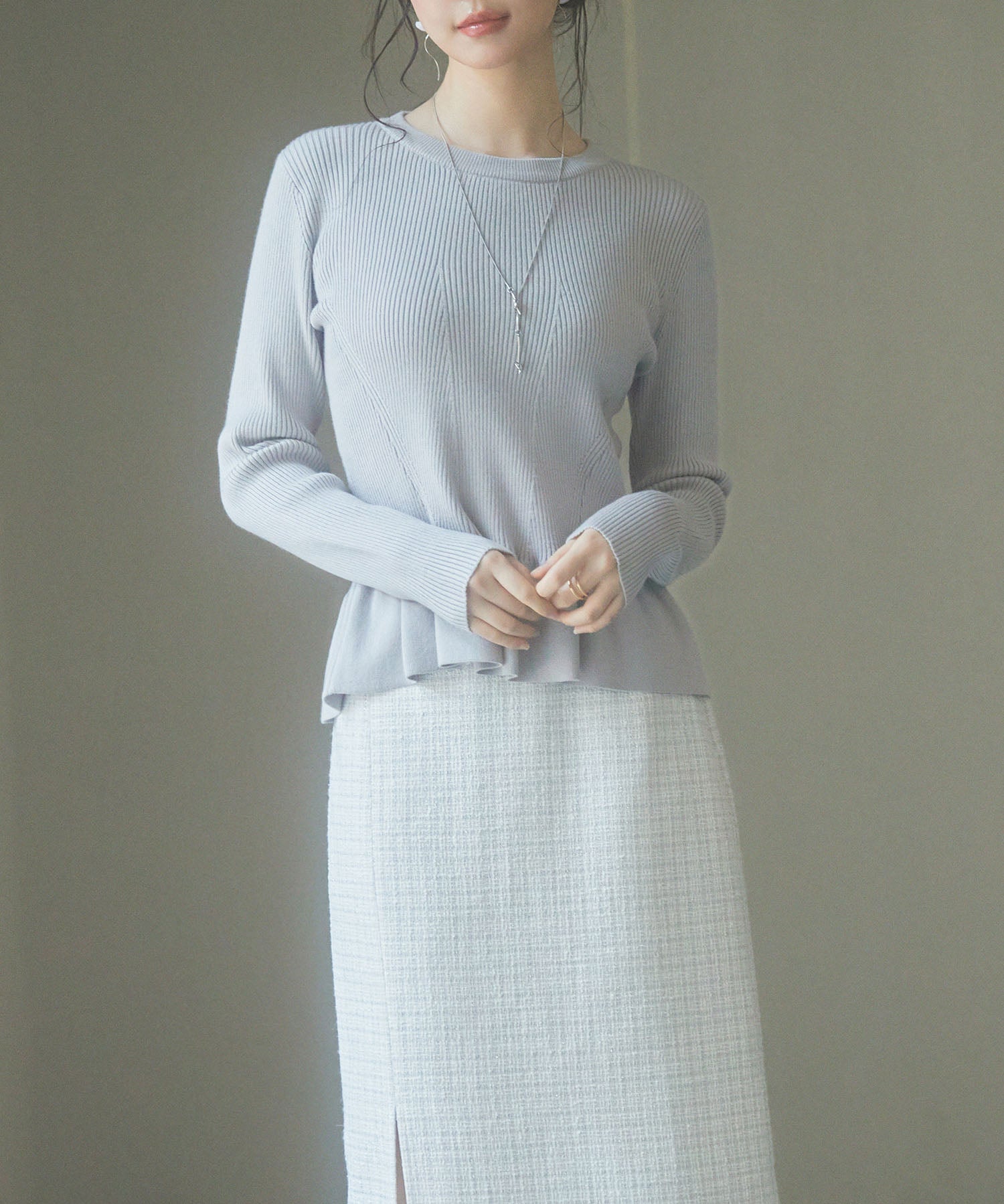 ぺプラム裾クルネックニットプルオーバーsdp8036 グレー