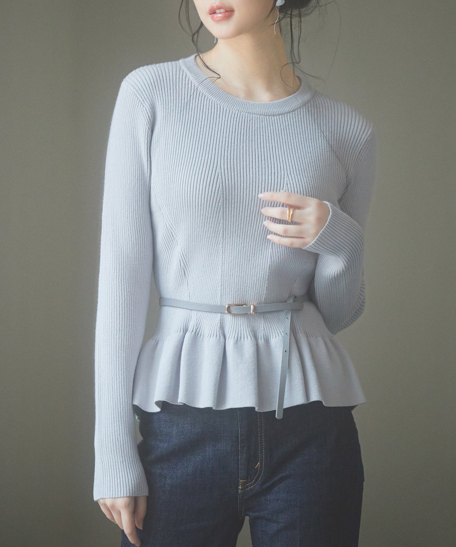 ぺプラム裾クルネックニットプルオーバーsdp8036 グレー
