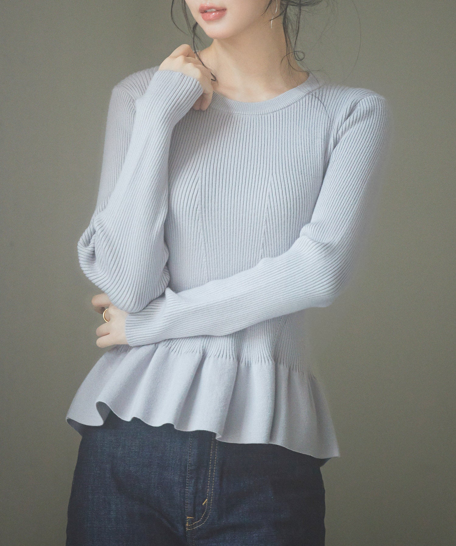 ぺプラム裾クルネックニットプルオーバーsdp8036 グレー