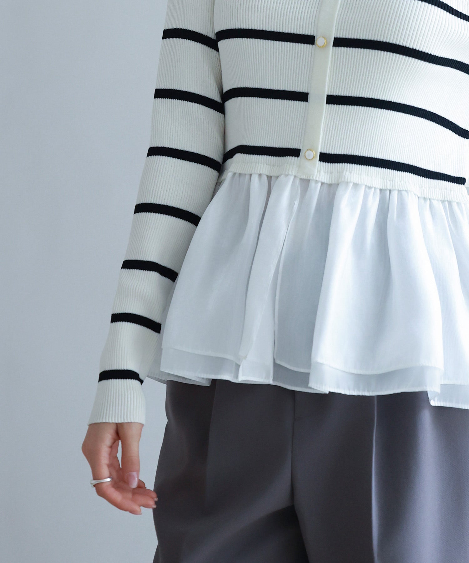 ぺプラム裾ドッキングニットプルオーバーsdp8053 アイボリー