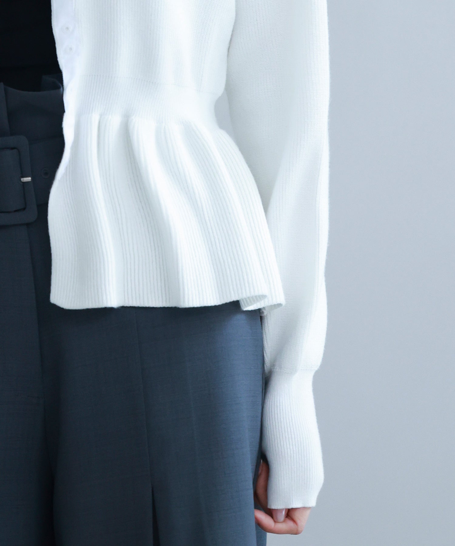 スナップボタンぺプラム裾2wayニットsdp8060 アイボリー