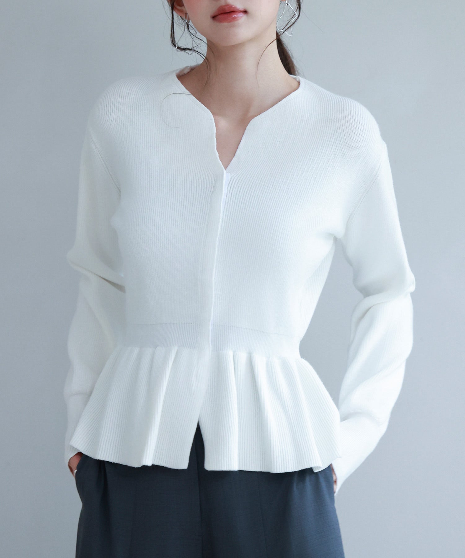 スナップボタンぺプラム裾2wayニットsdp8060-103-38