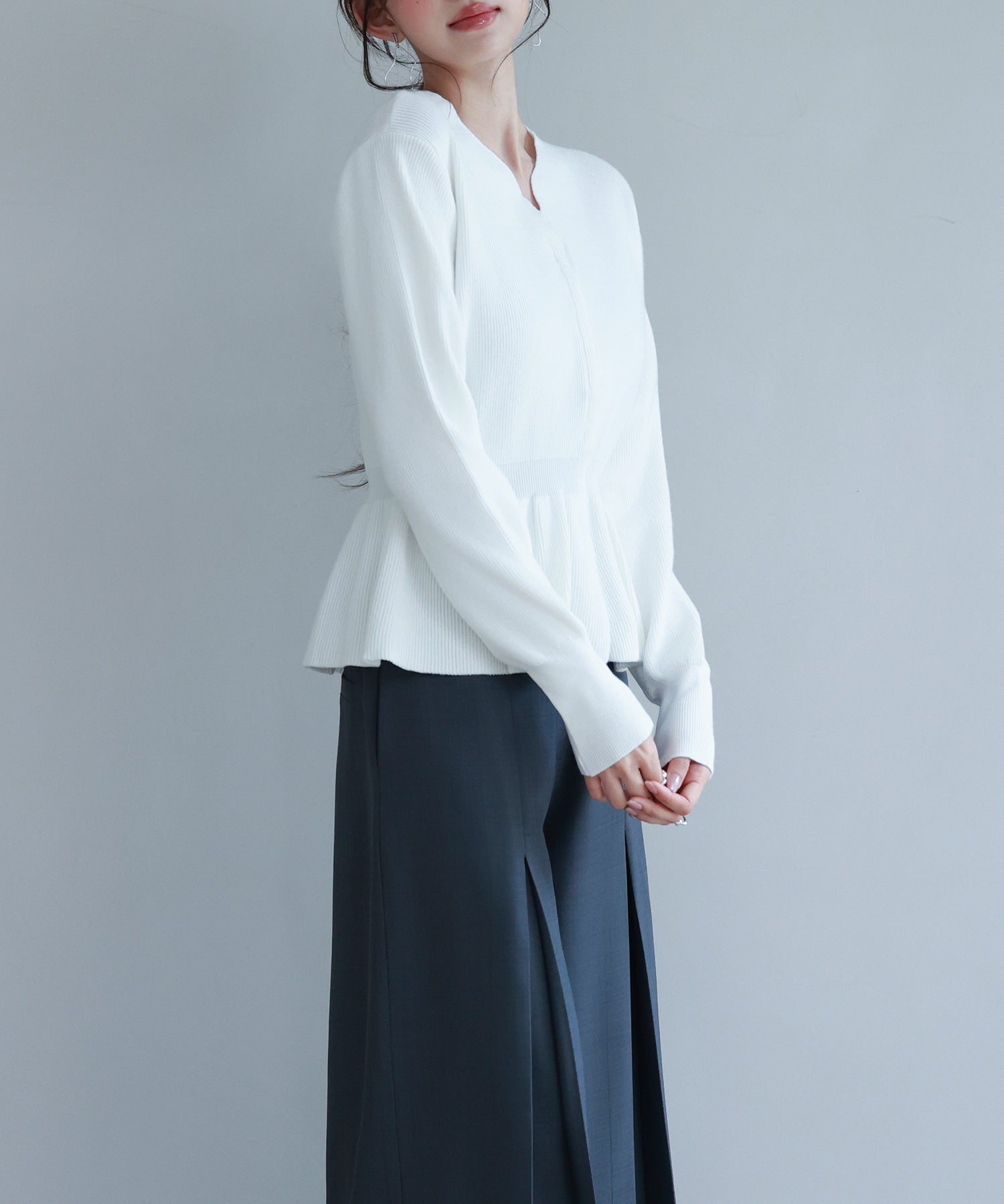 スナップボタンぺプラム裾2wayニットsdp8060 アイボリー