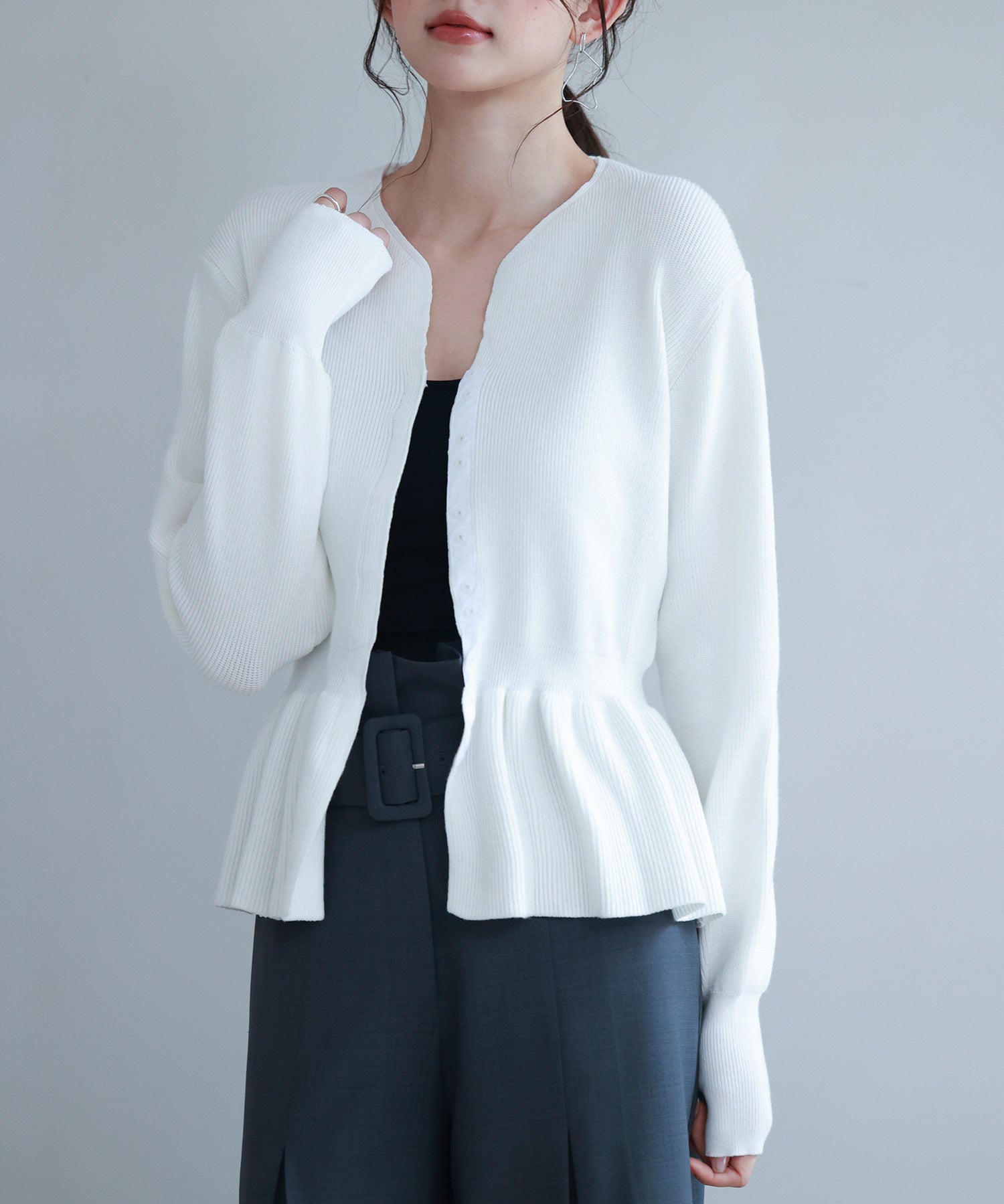 スナップボタンぺプラム裾2wayニットsdp8060 アイボリー