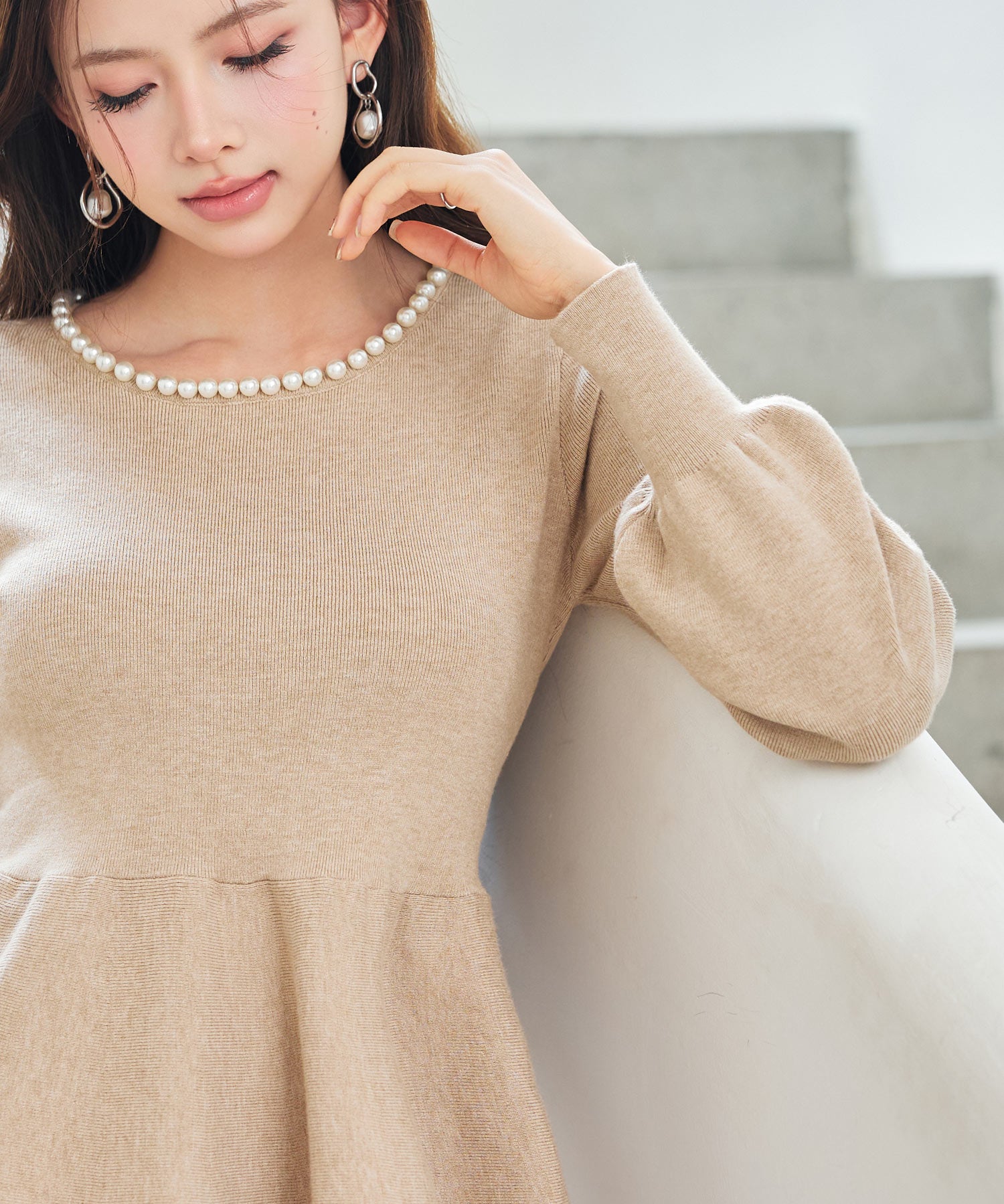 パール付きニットペプラムプルオーバーsdp8068 ベージュ