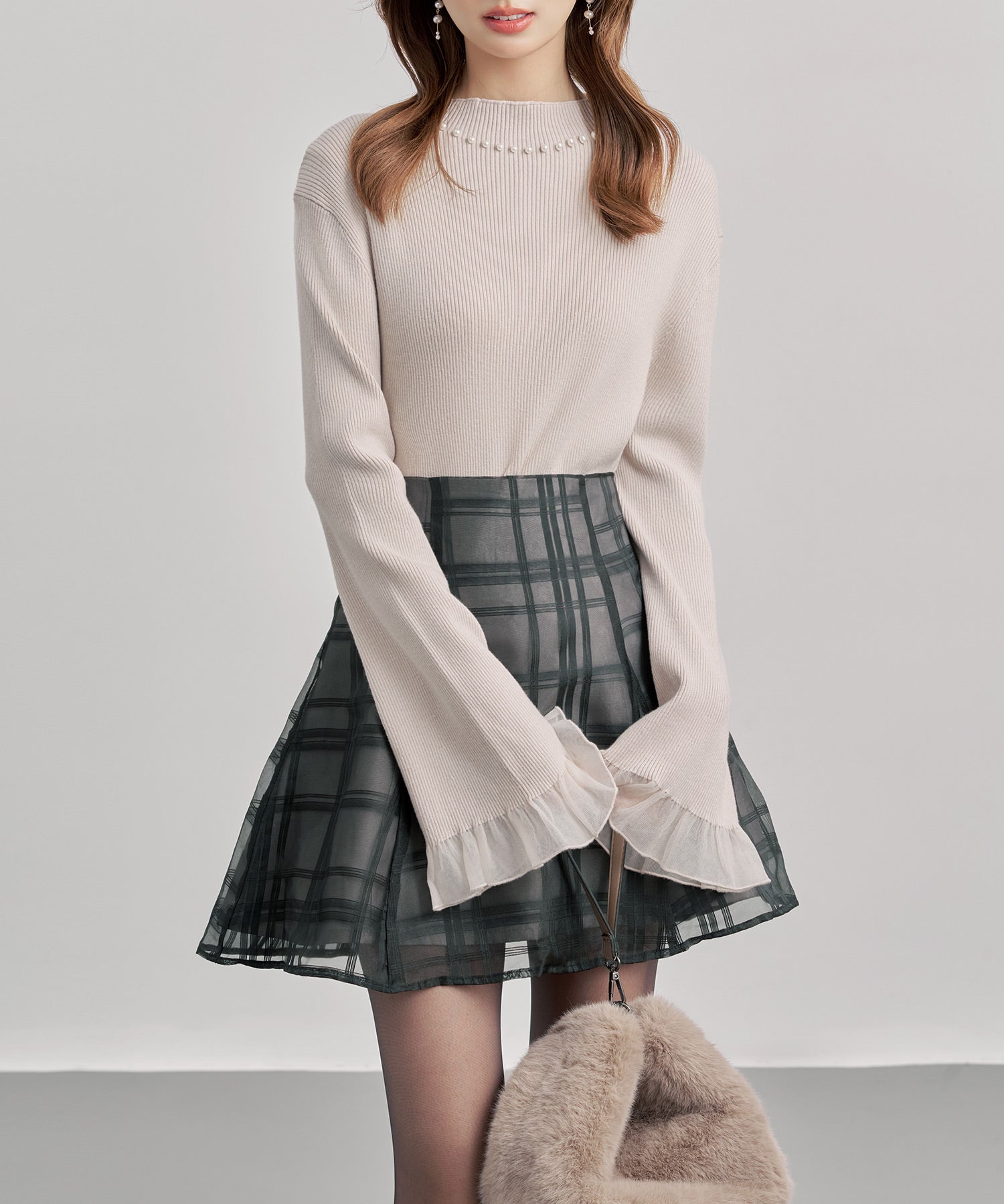 襟パール付リブ編みニットトップス
sdp8069 ベージュ