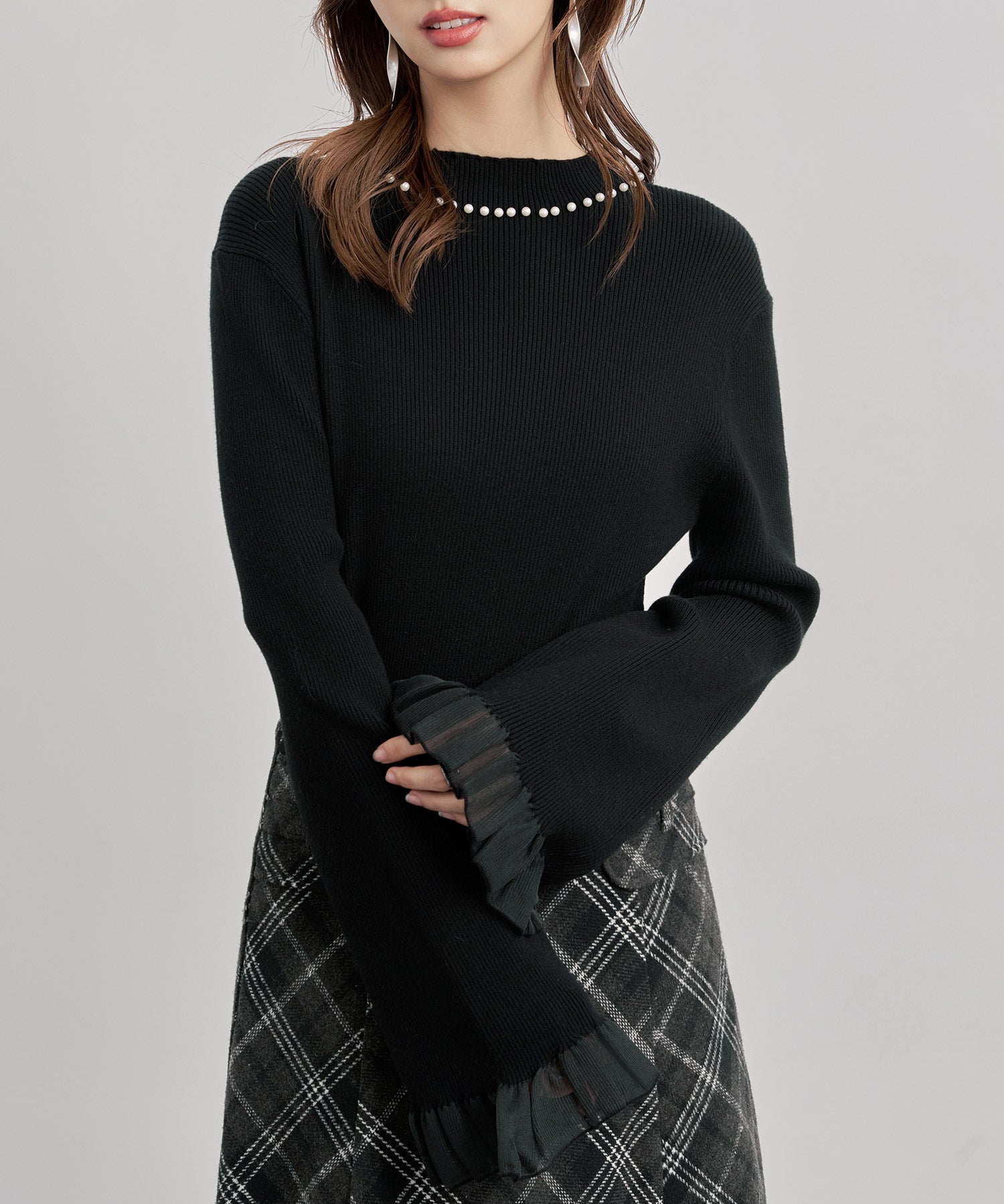 襟パール付リブ編みニットトップス
sdp8069 ブラック