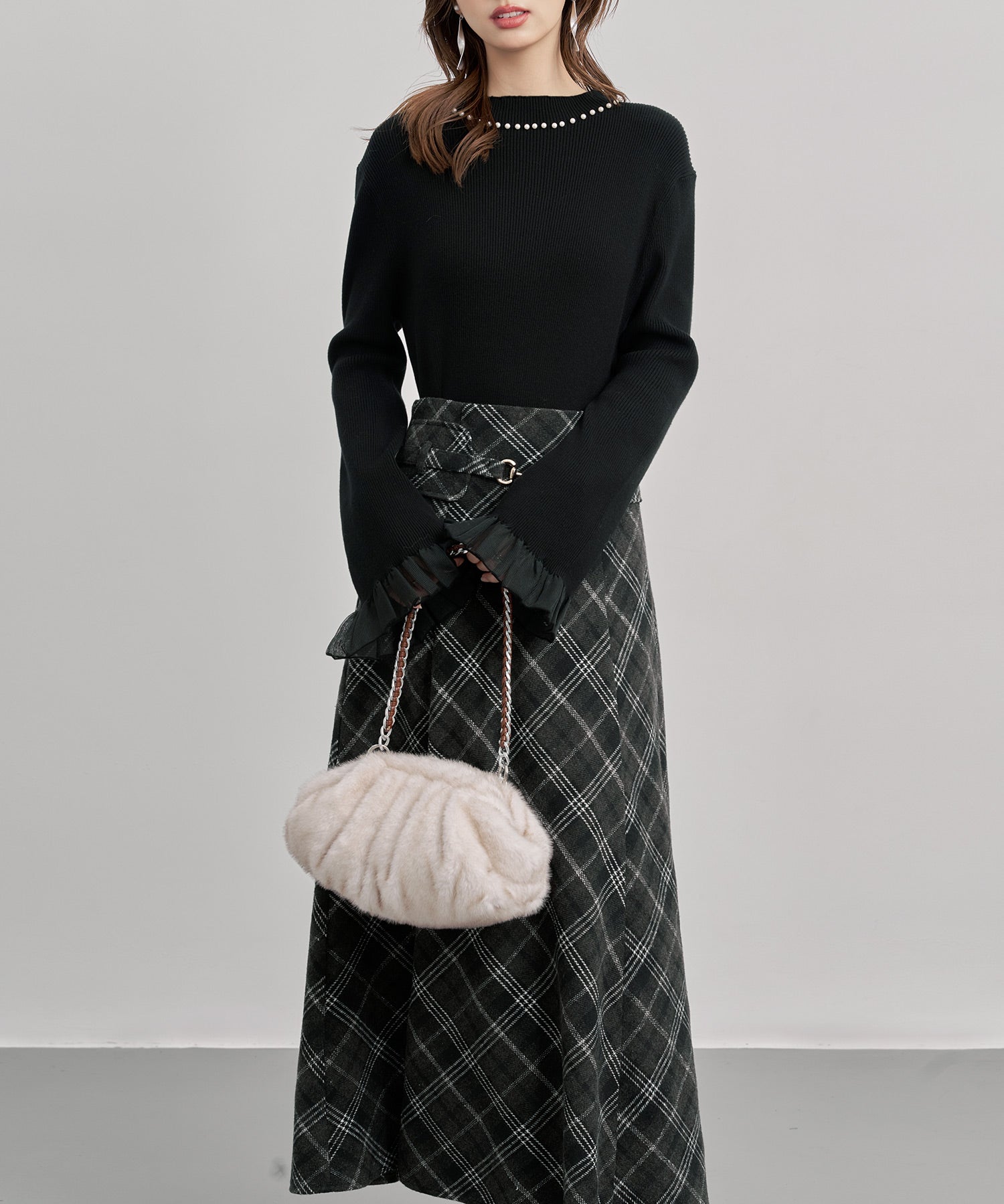 襟パール付リブ編みニットトップス
sdp8069 ブラック