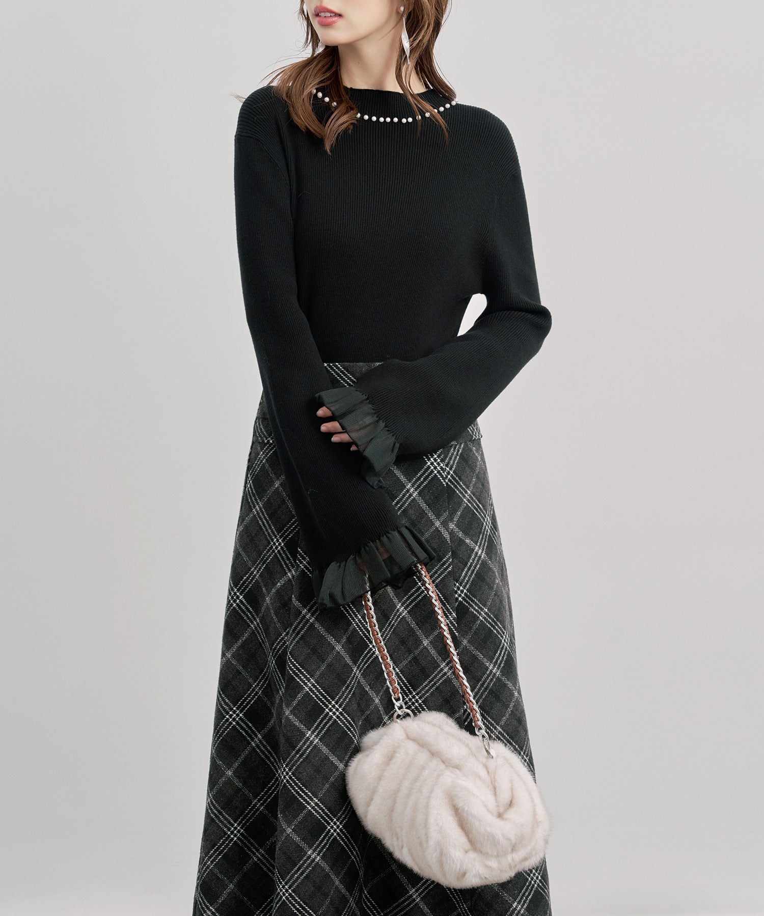 襟パール付リブ編みニットトップス
sdp8069 ブラック