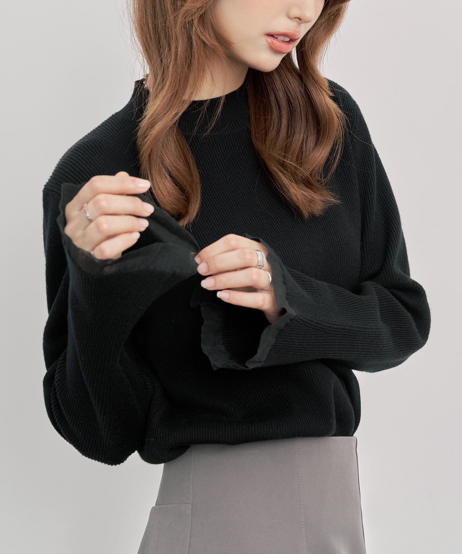 袖口シアフリル付きリブ編みニットトップス
sdp8070 ブラック