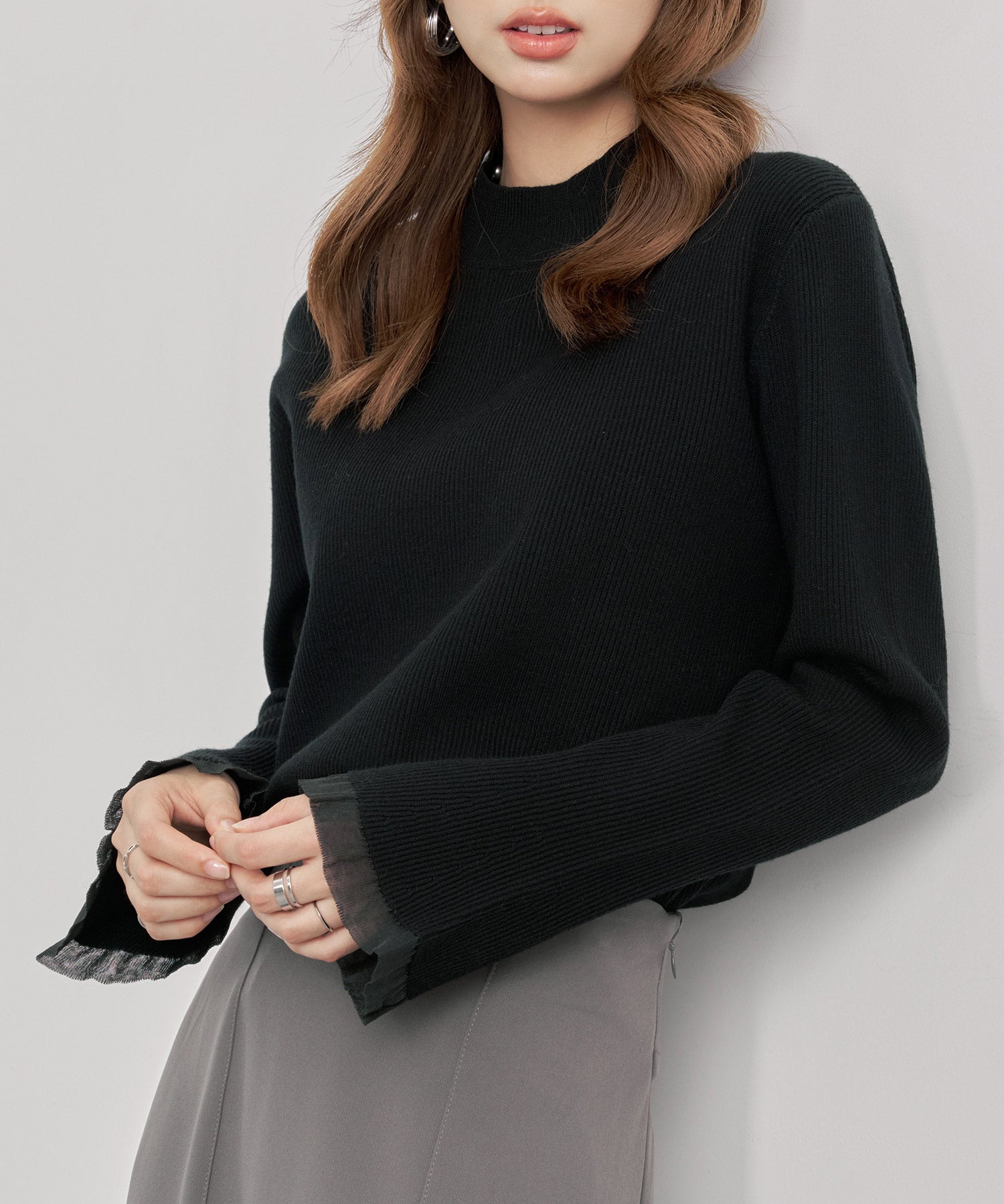 袖口シアフリル付きリブ編みニットトップス
sdp8070 ブラック