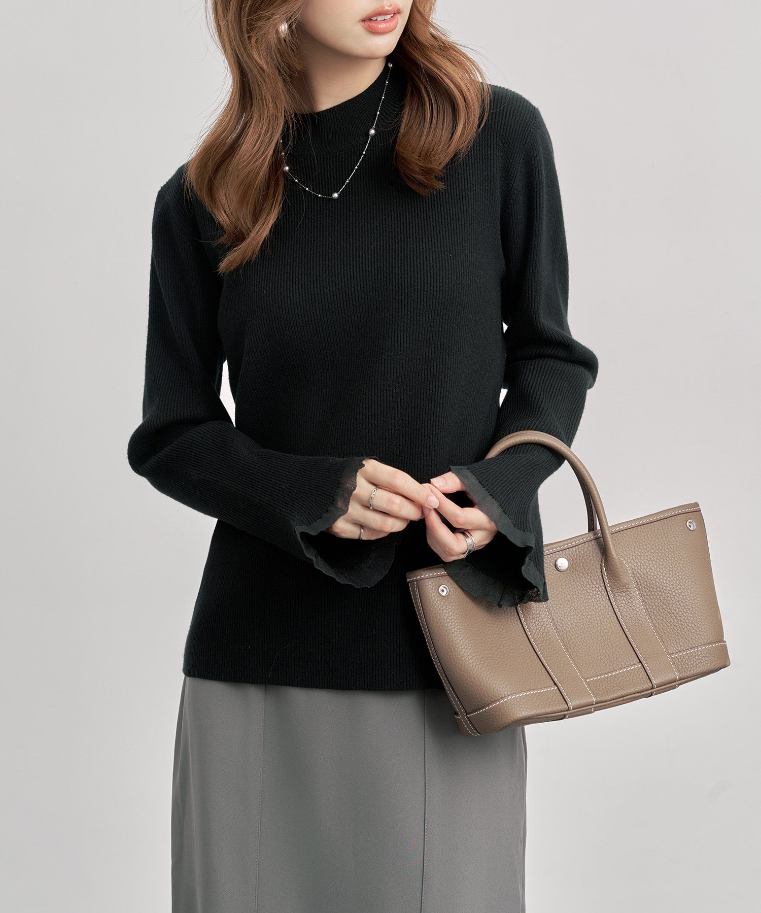 袖口シアフリル付きリブ編みニットトップス
sdp8070 ブラック